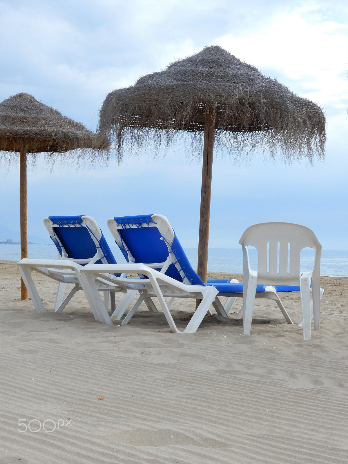 Nikon Coolpix A900 sample photo. Sunbeds and umbrellas on the beach photography