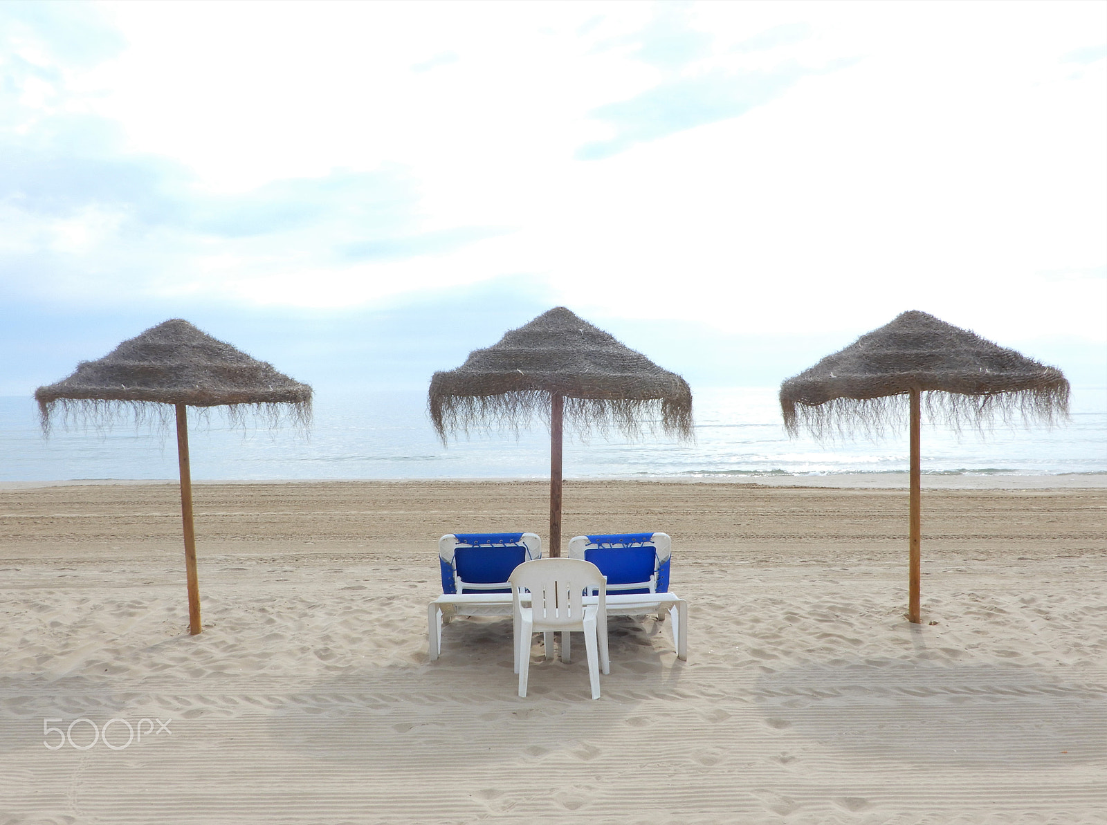 Nikon Coolpix A900 sample photo. Sunbeds and umbrellas photography