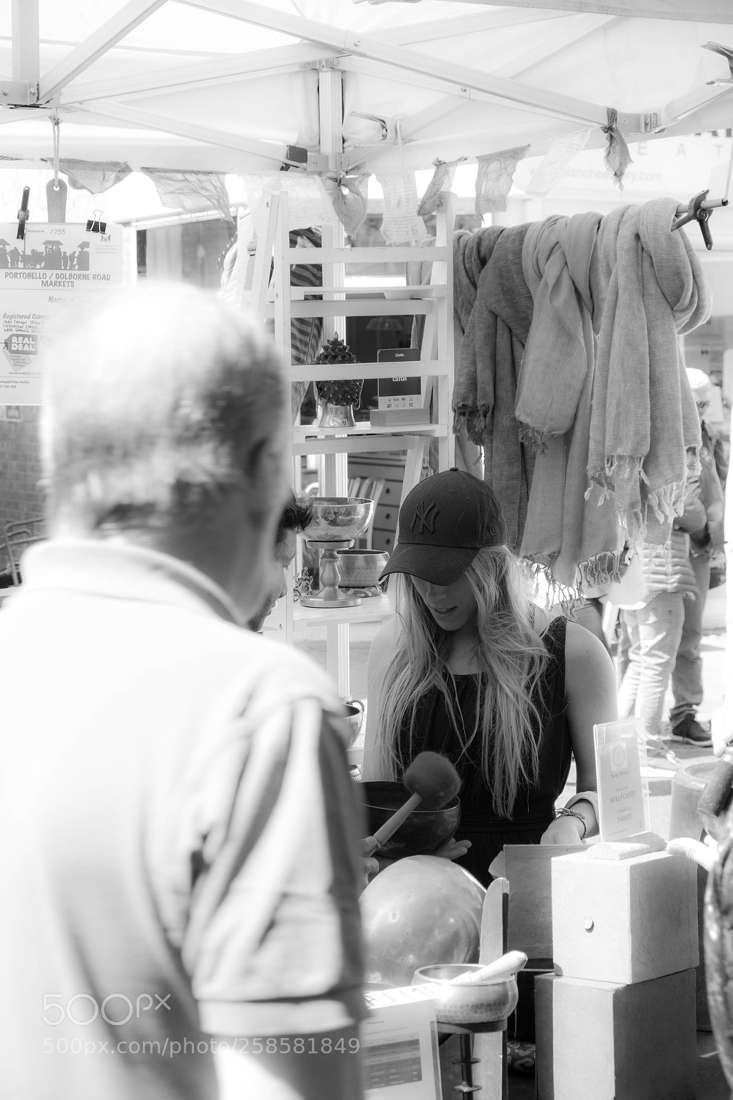 Fujifilm X-T10 sample photo. Woman shopping photography