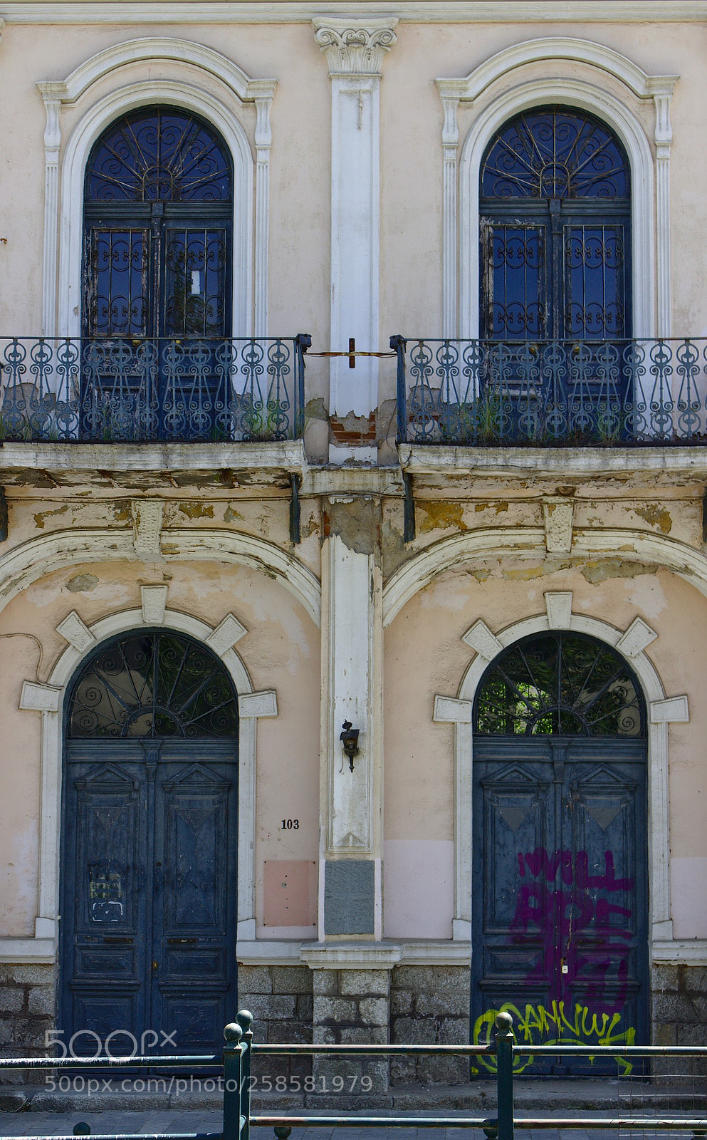 Canon EOS 100D (EOS Rebel SL1 / EOS Kiss X7) sample photo. Ruined symmetry photography