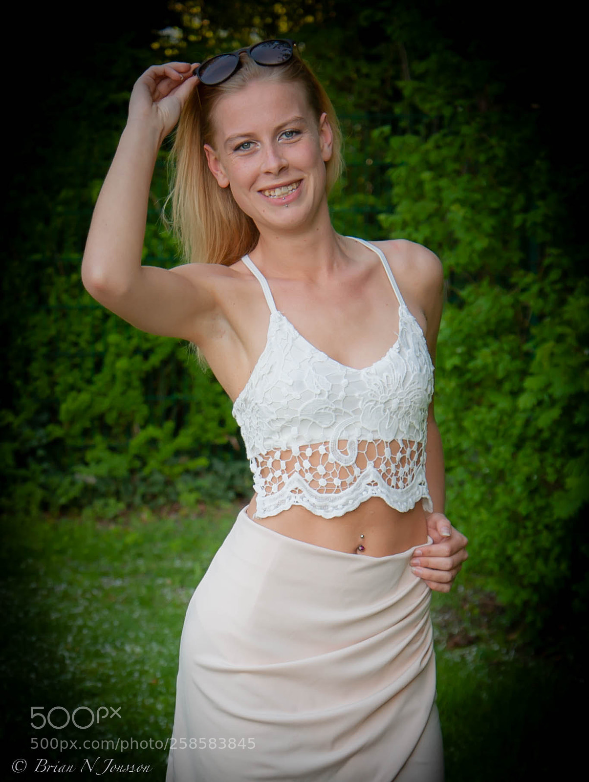 Nikon D3 sample photo. Girl in garden photography