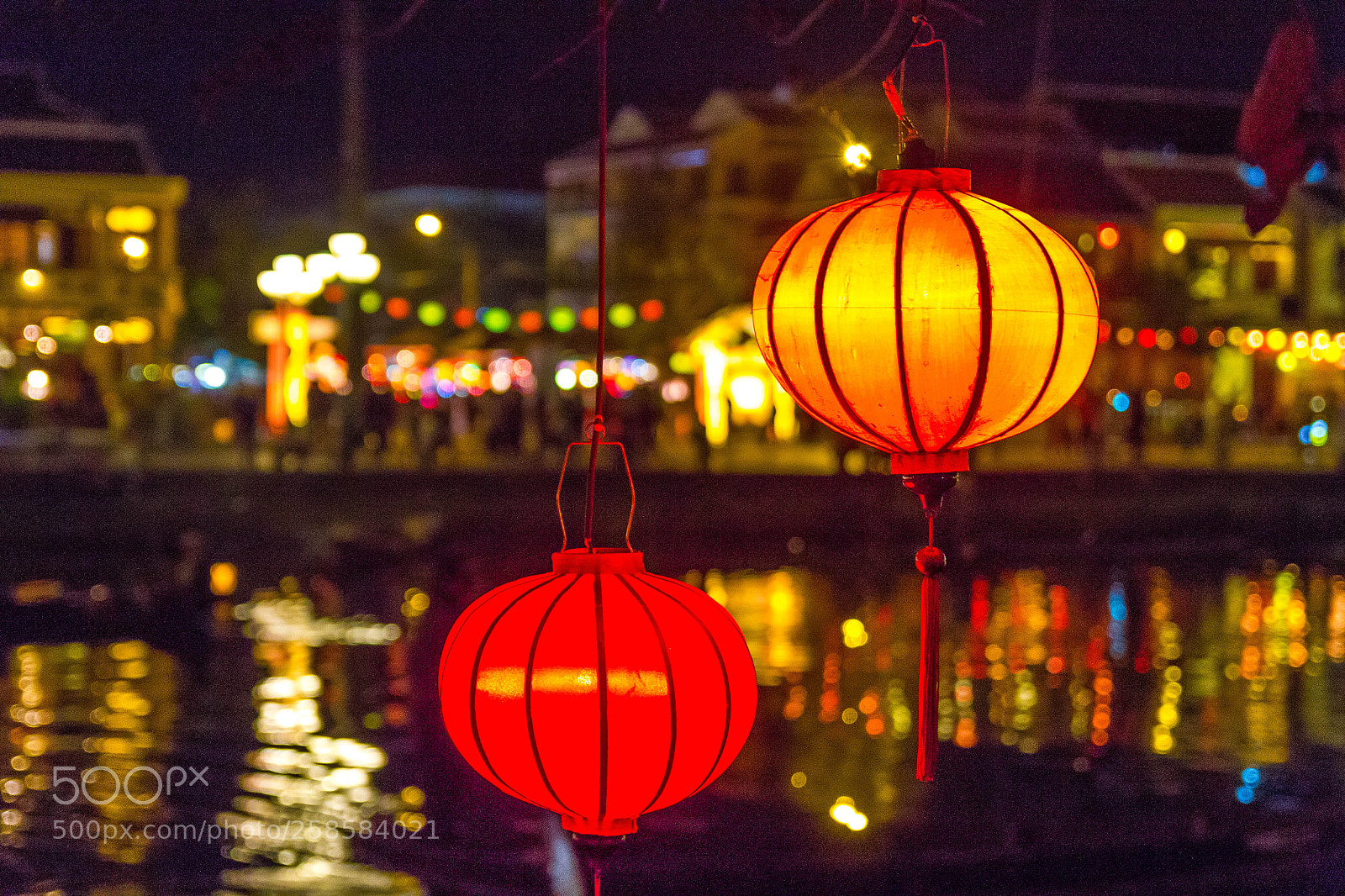Canon EOS 550D (EOS Rebel T2i / EOS Kiss X4) sample photo. Bright lanterns photography