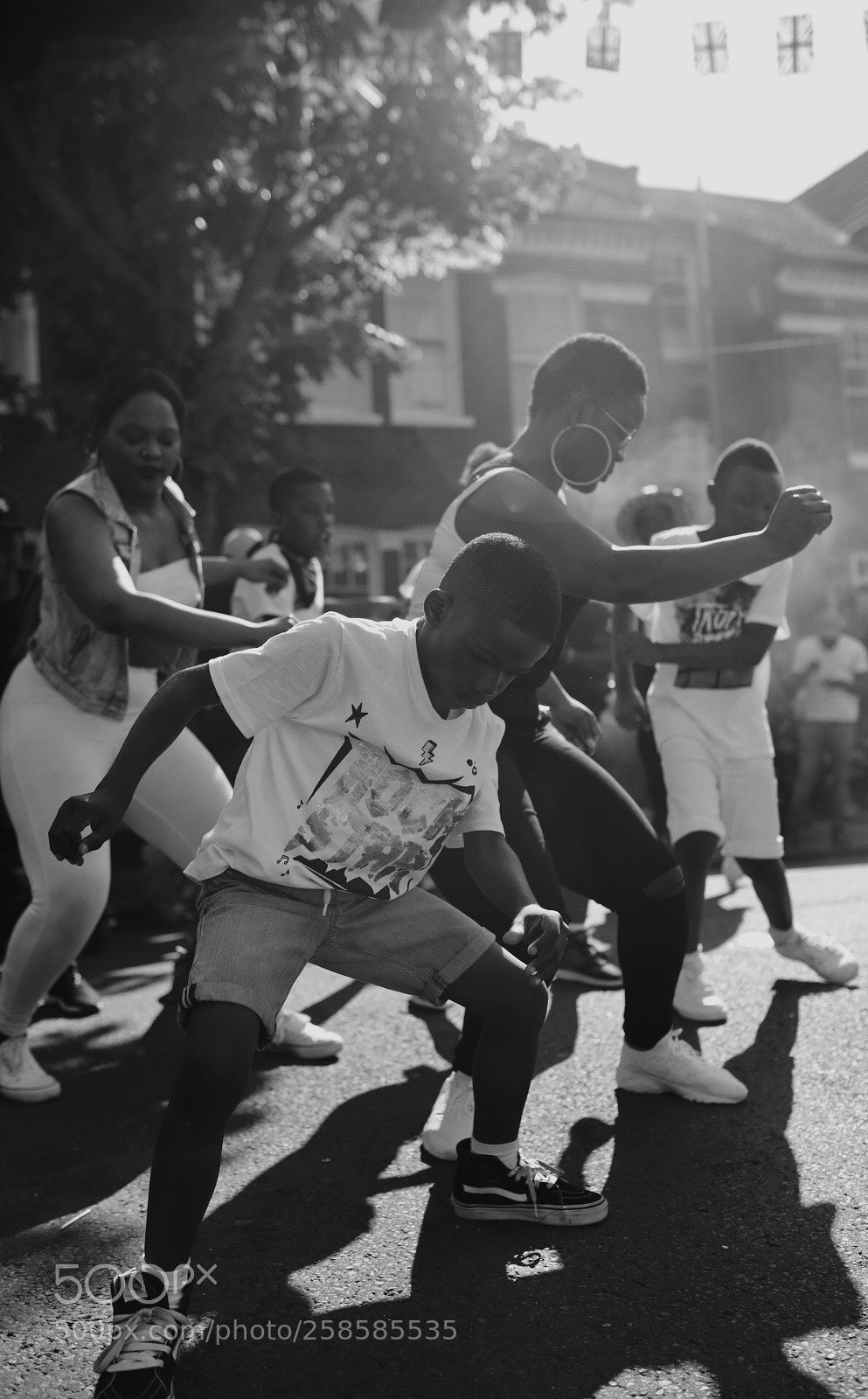 Canon EOS 5D Mark IV sample photo. Dancing in the street (8) photography