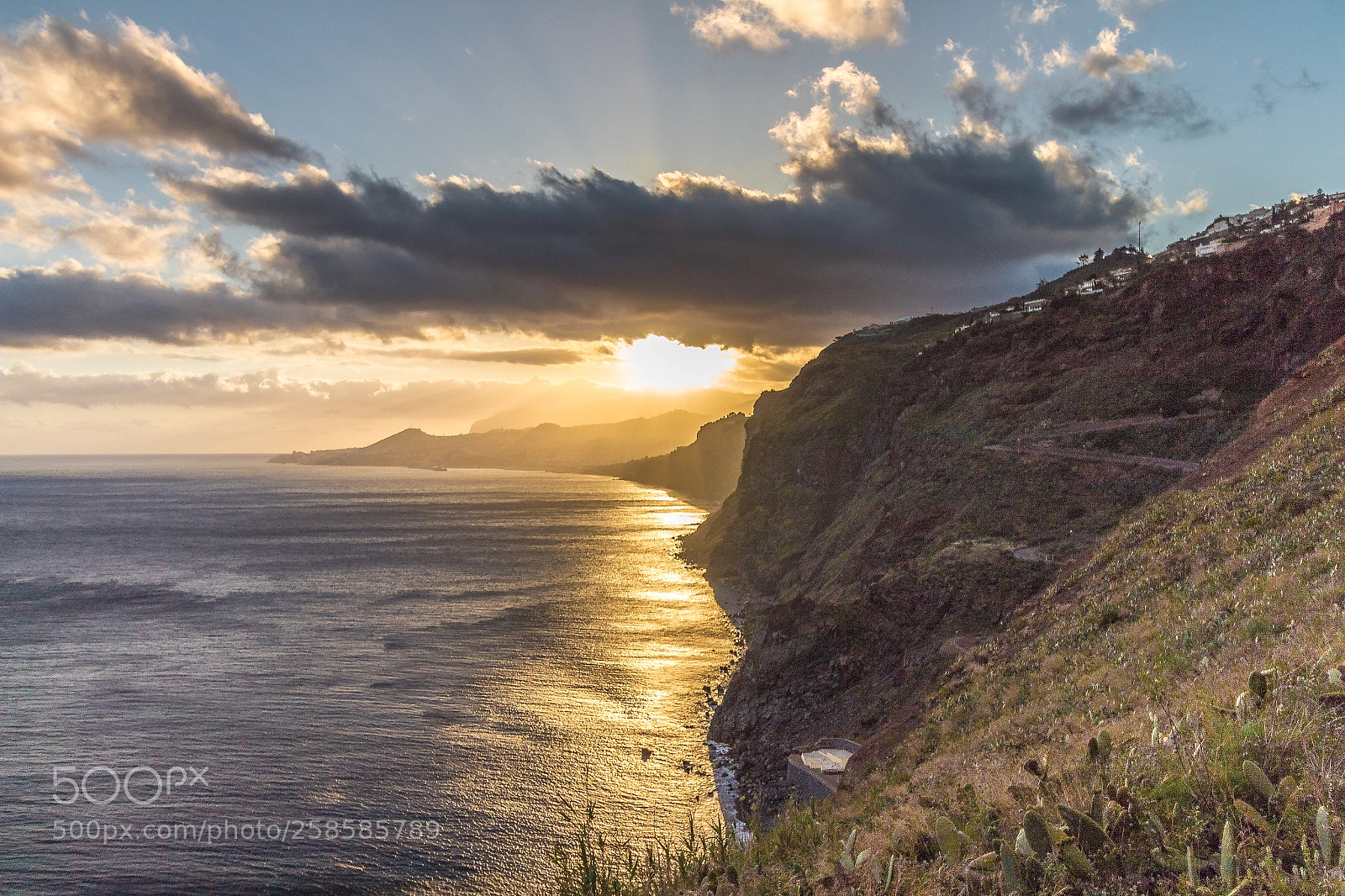 Canon EOS 1300D (EOS Rebel T6 / EOS Kiss X80) sample photo. Madeira coast from cristo photography