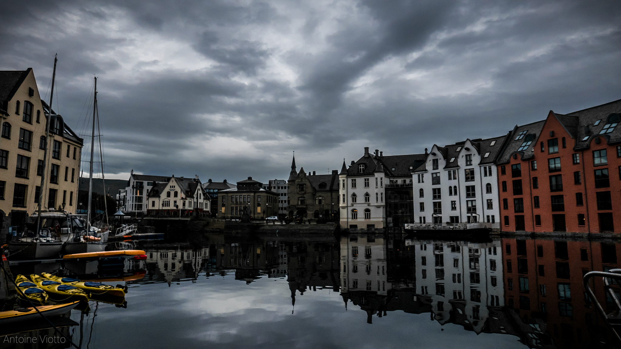 Leica D-Lux (Typ 109) sample photo. Reflexion under a dark sky photography