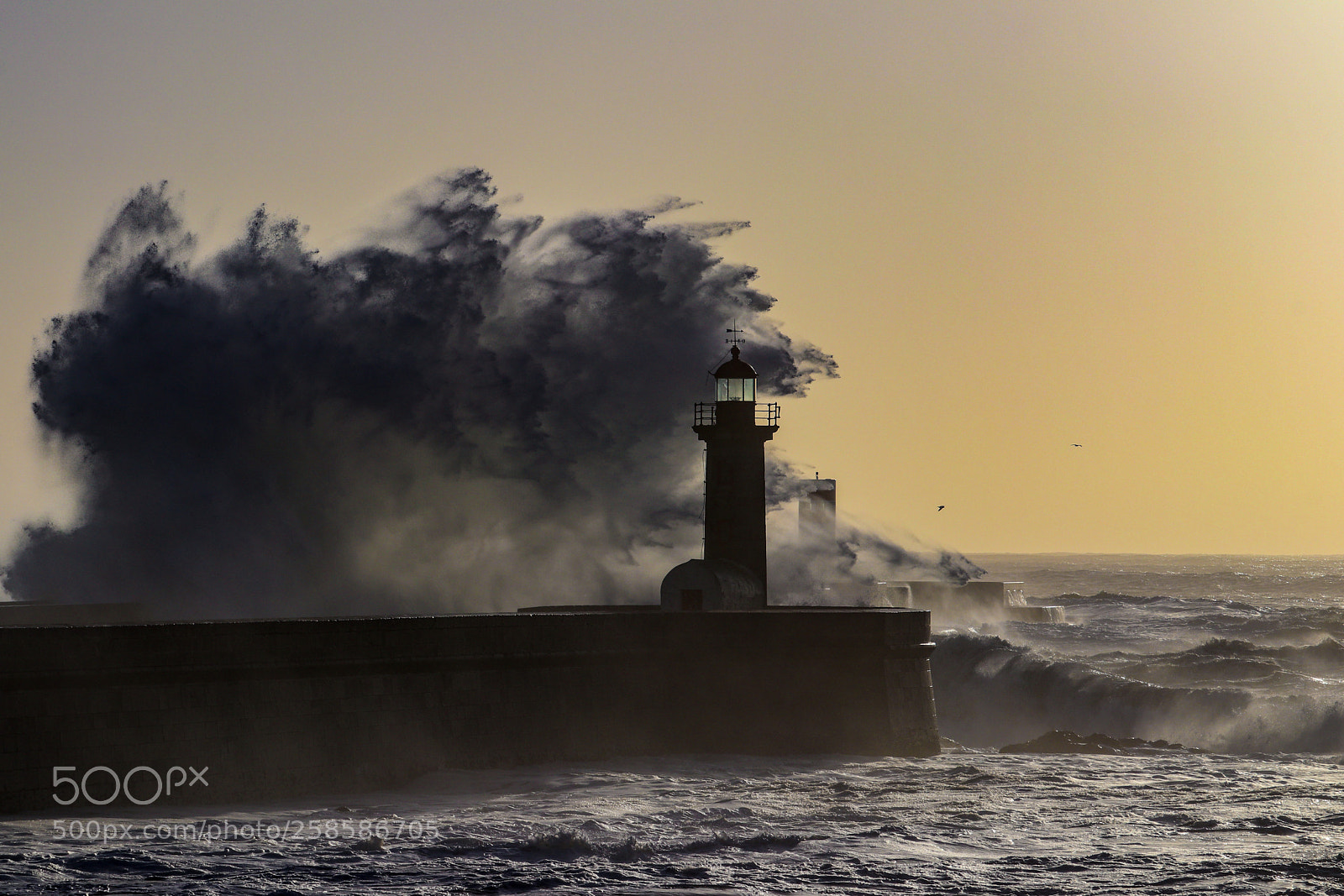 Canon EOS 80D sample photo. Waves on the lighthouse photography