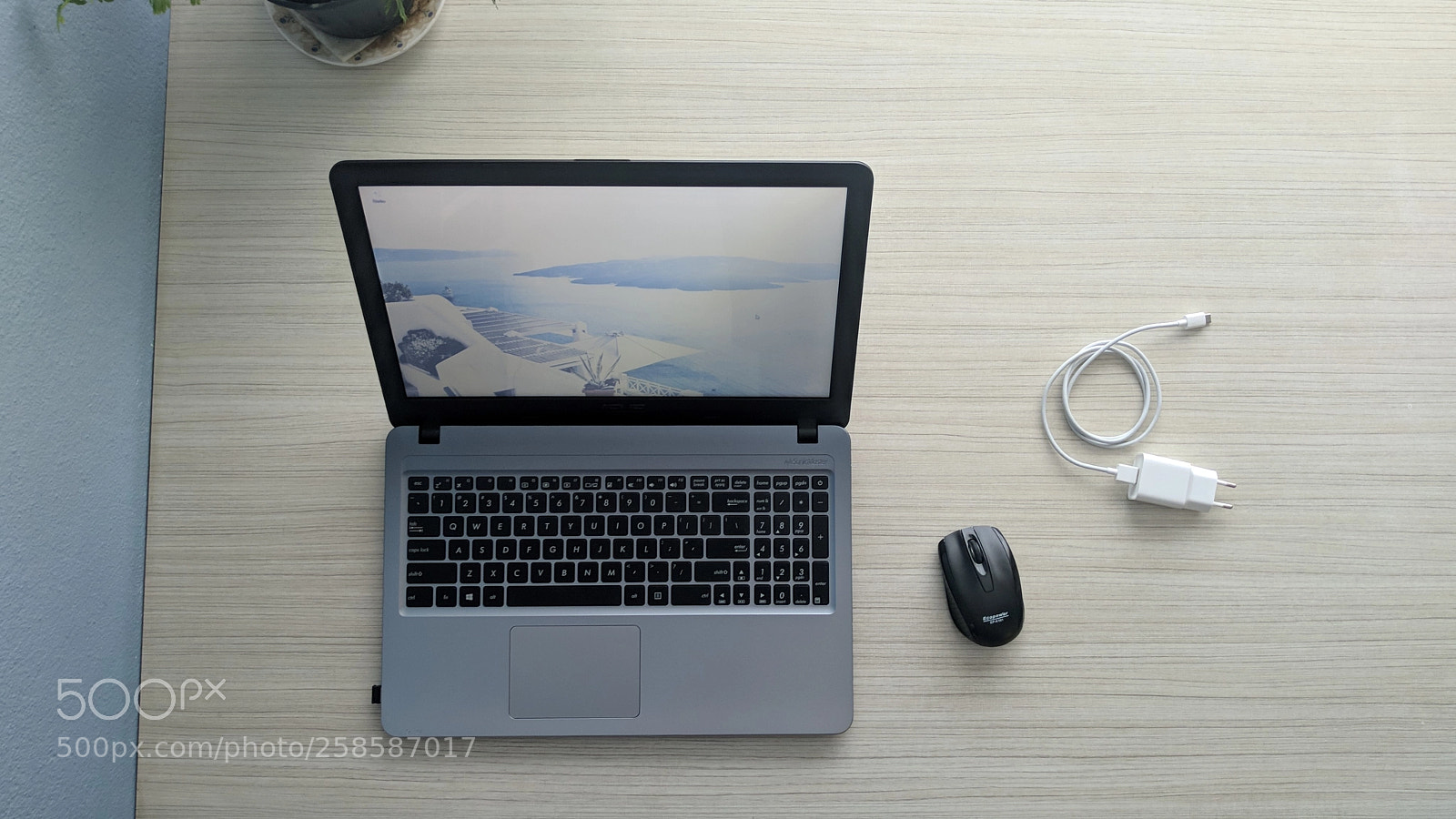 Xiaomi Mi A1 sample photo. Desk and notebook photography