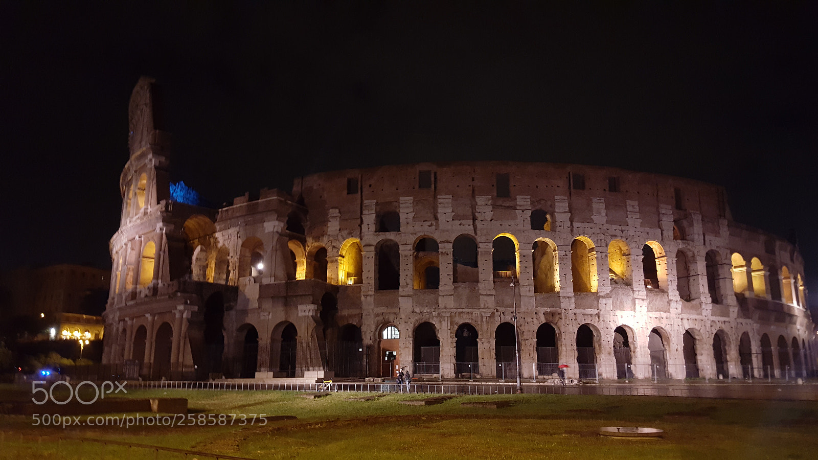 Samsung Galaxy S6 sample photo. Colosseum at night photography