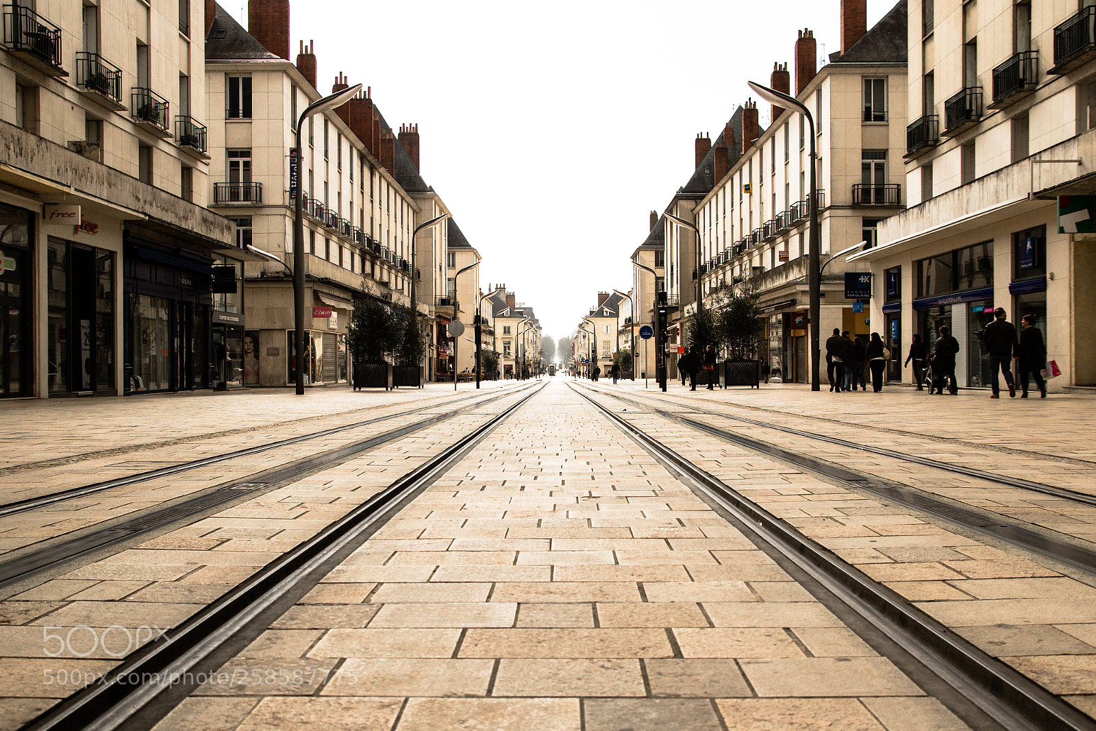 Canon EOS 600D (Rebel EOS T3i / EOS Kiss X5) sample photo. Rue nationale photography