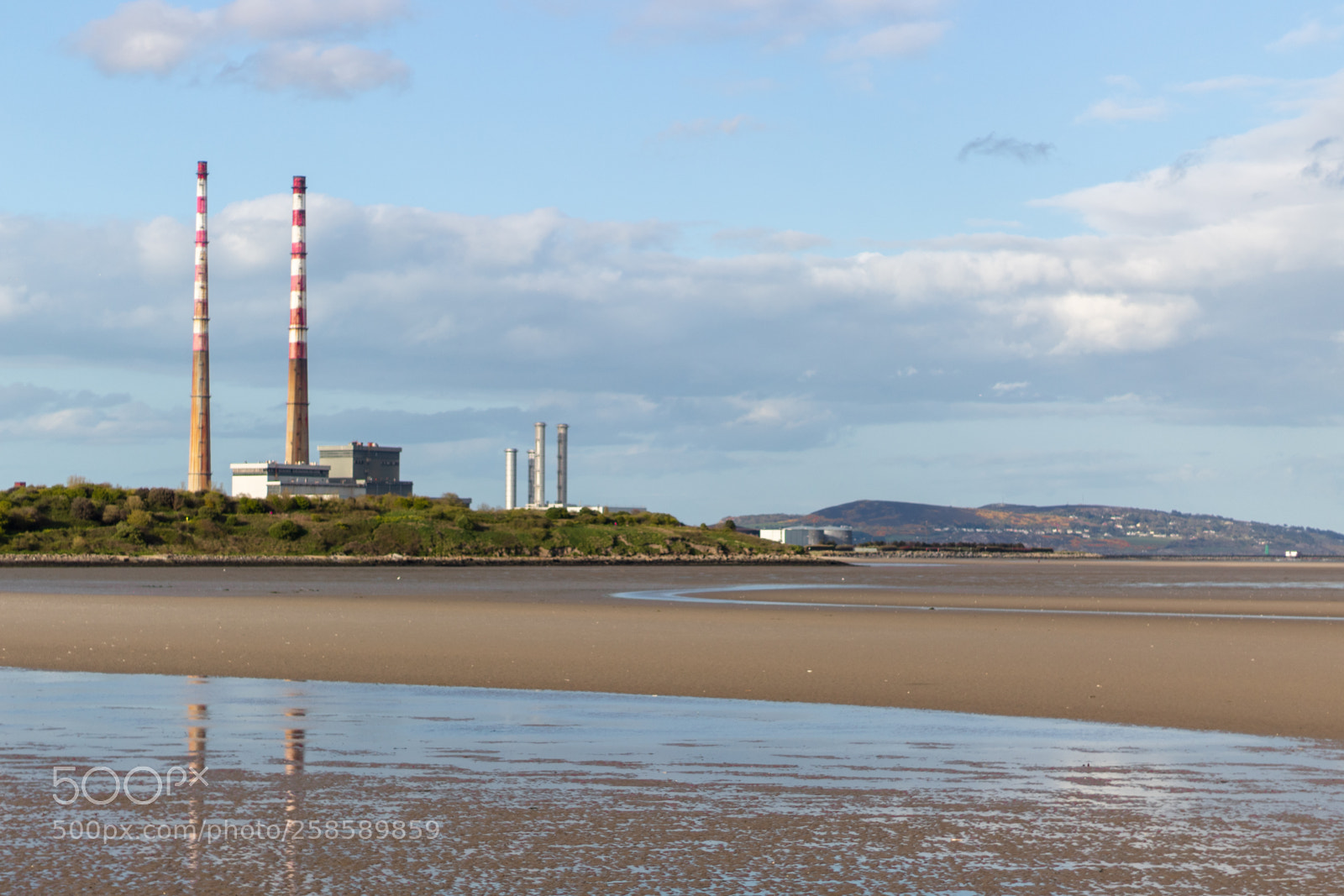 Canon EOS 1300D (EOS Rebel T6 / EOS Kiss X80) sample photo. Poolbeg chimneys as seen photography