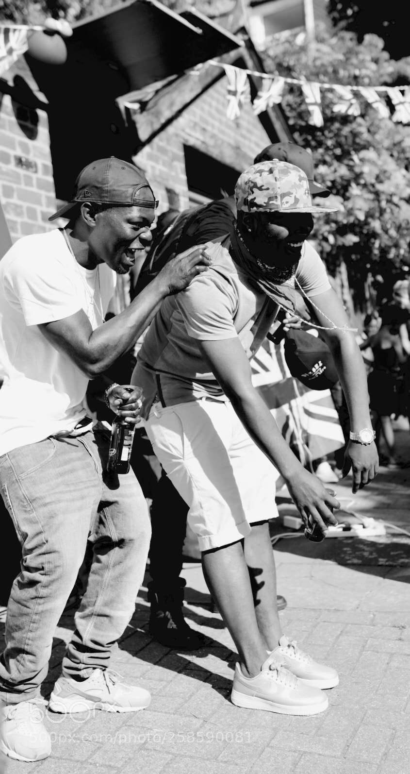 Canon EOS 5D Mark IV sample photo. Dancing in the street (9?) photography