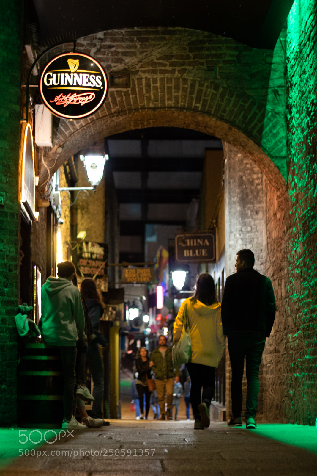 Canon EOS 1300D (EOS Rebel T6 / EOS Kiss X80) sample photo. Merchants arch, temple bar photography