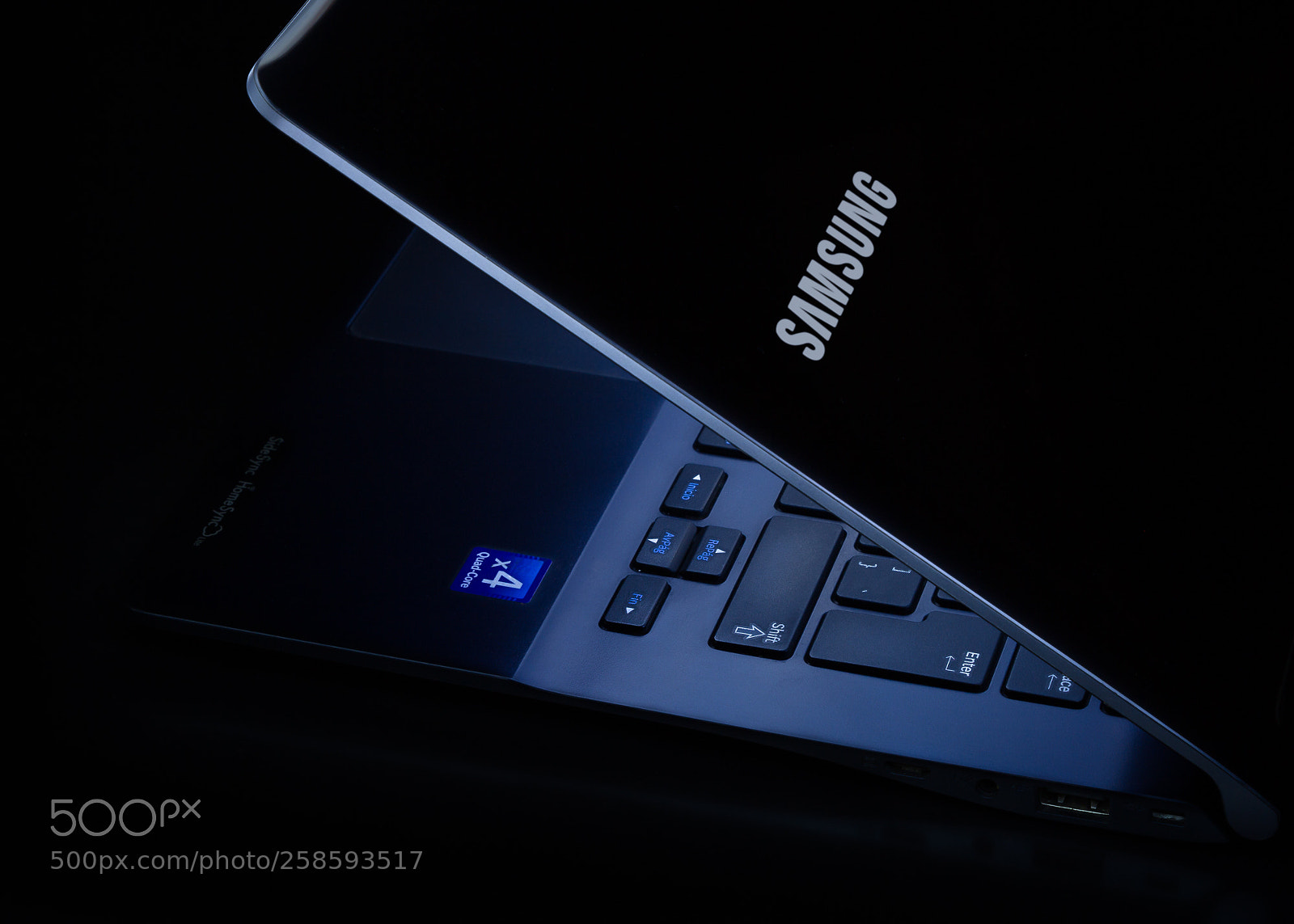 Canon EOS 60D sample photo. Samsung notebook photography