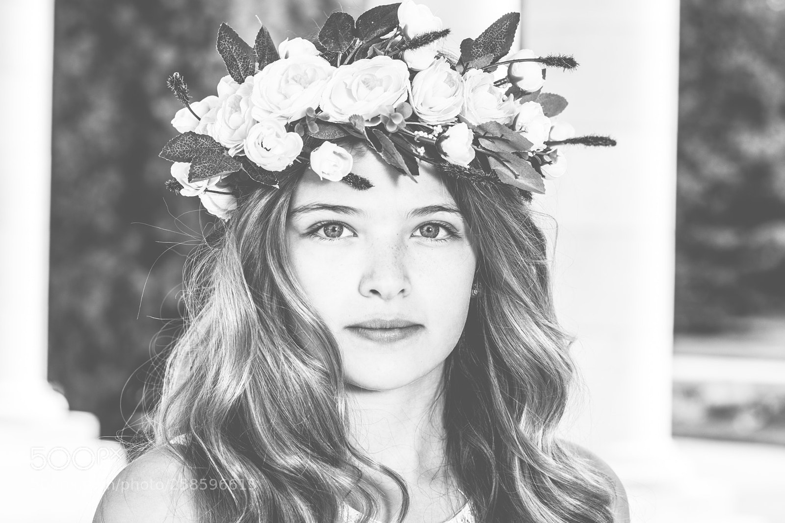 Canon EOS 5D Mark IV sample photo. Flower crown b&w photography