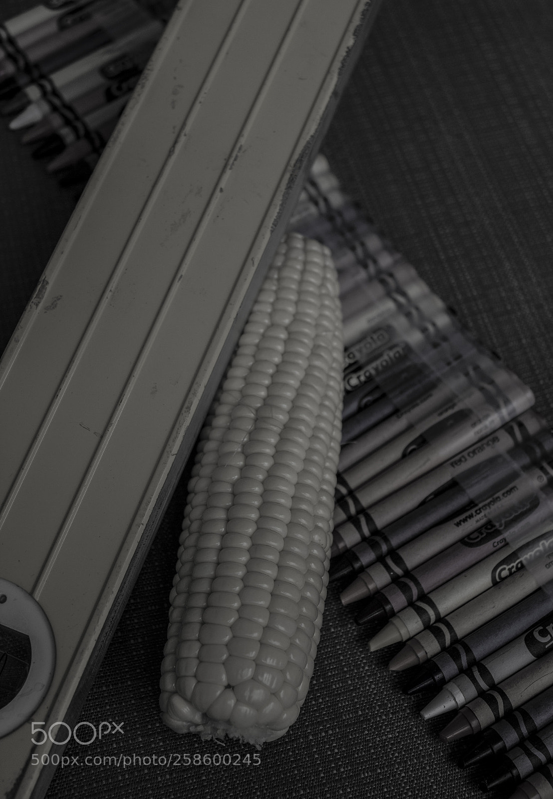 Canon EOS 550D (EOS Rebel T2i / EOS Kiss X4) sample photo. Crayons, corn, level photography