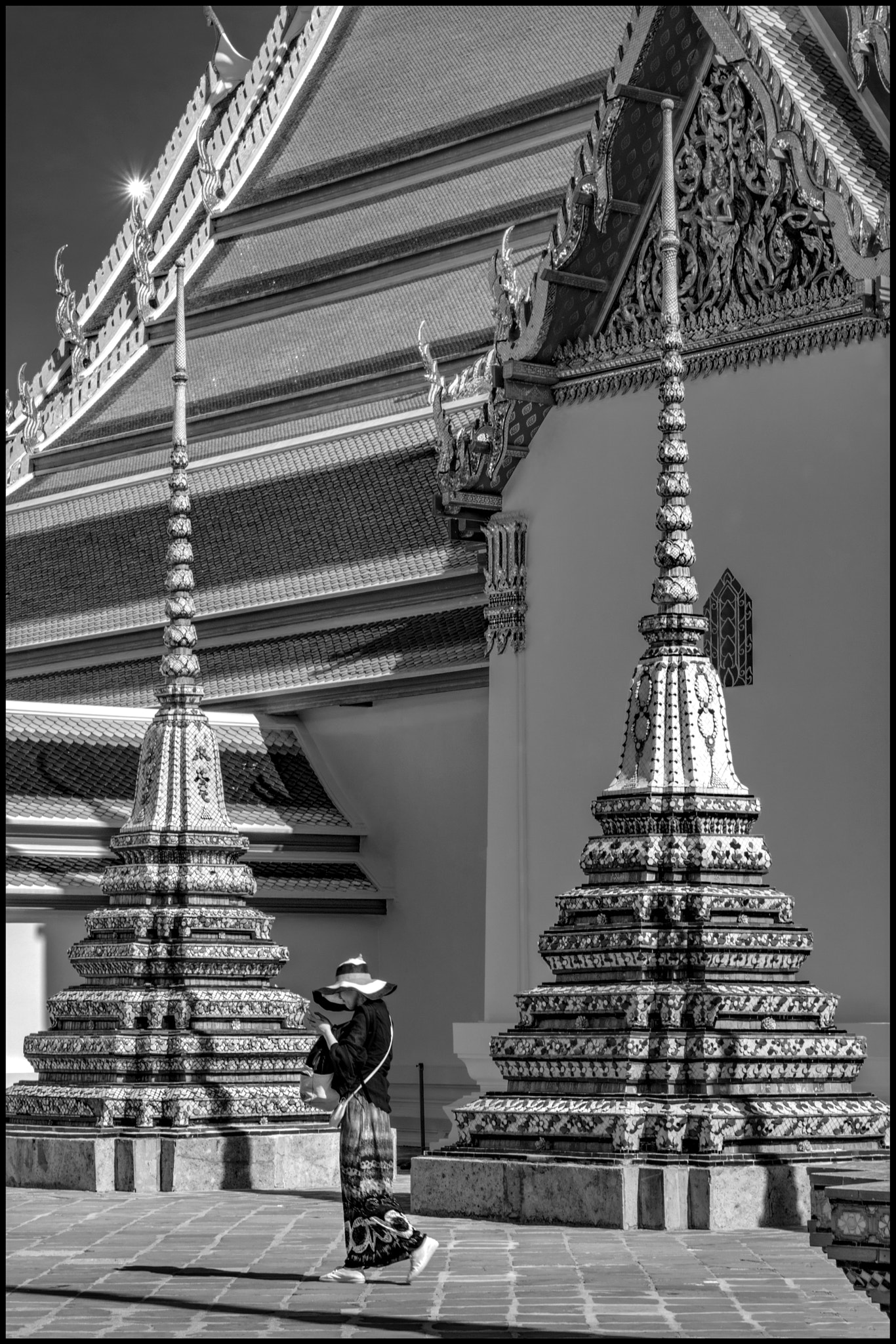 Leica CL sample photo. Matching clothes with the environment..... photography