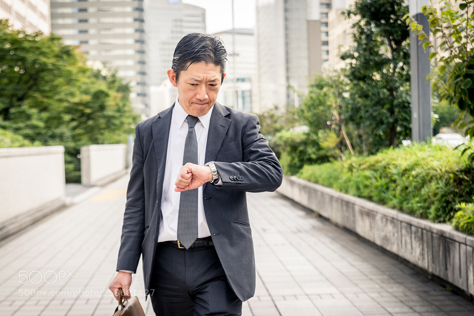 Nikon D610 sample photo. Japanese businessman in tokyo photography