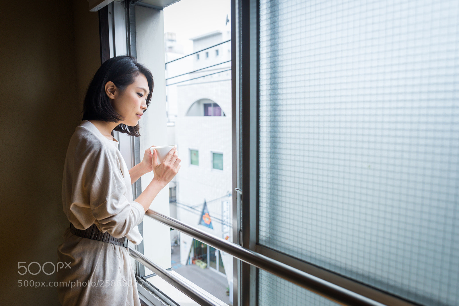 Nikon D610 sample photo. Japanese girl sits at photography