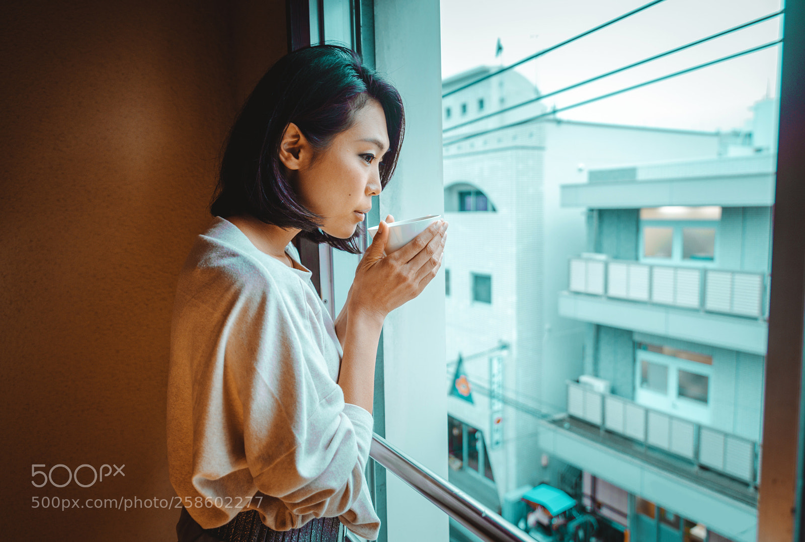 Nikon D610 sample photo. Japanese girl sits at photography