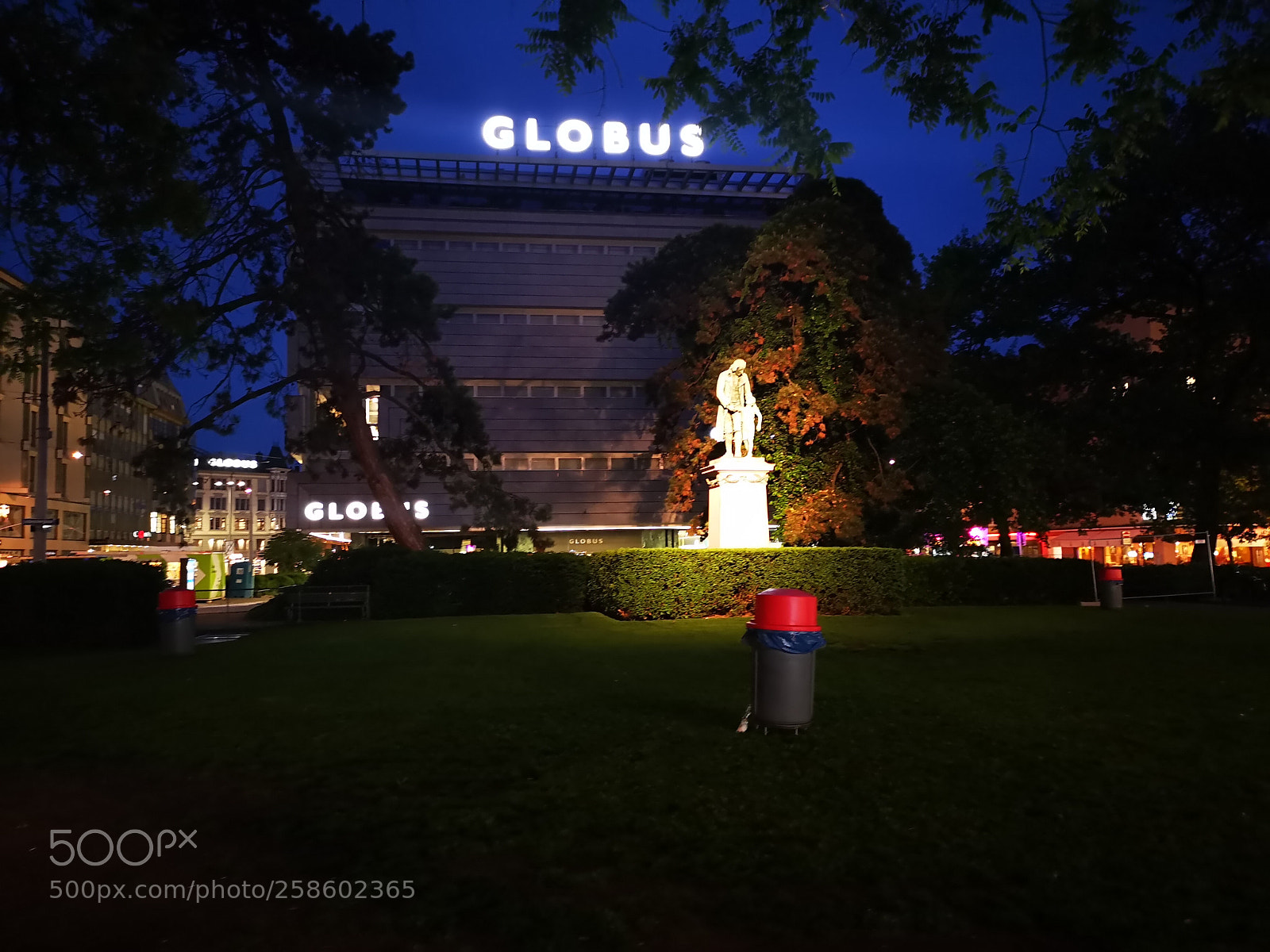 HUAWEI CLT-L29 sample photo. Zuerich city photography