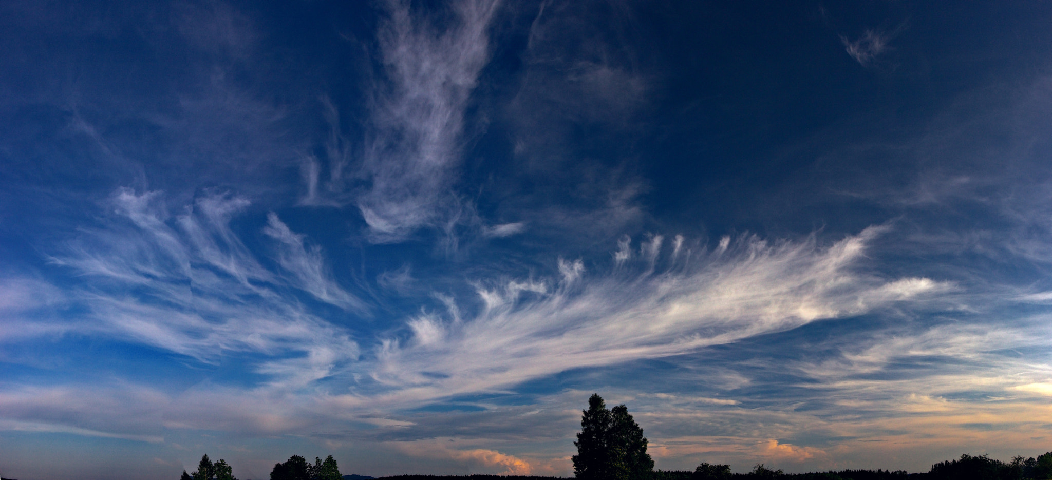 Canon EOS 600D (Rebel EOS T3i / EOS Kiss X5) + Canon EF-S 17-55mm F2.8 IS USM sample photo. Panorama cirrus photography