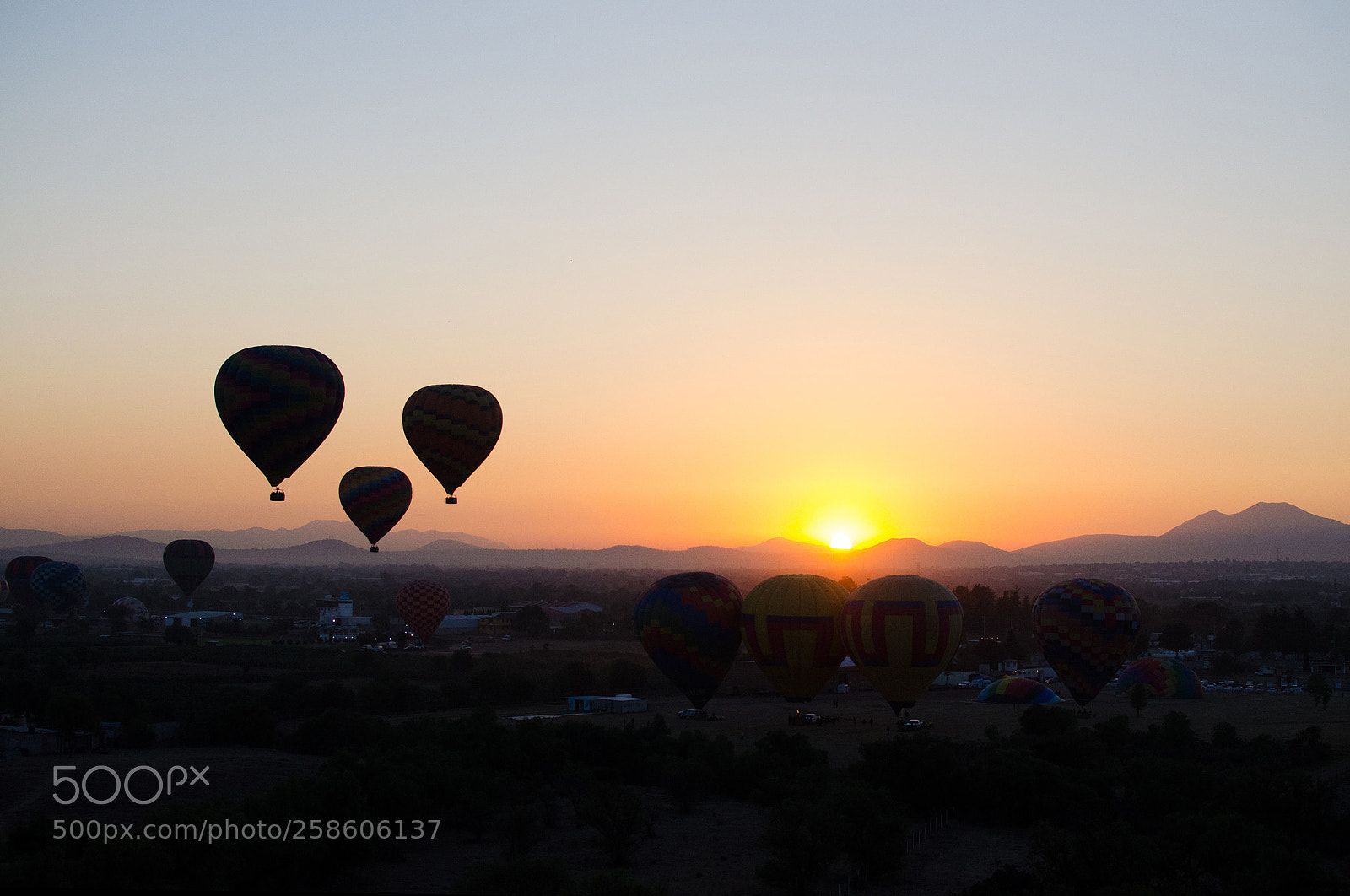 Nikon D5100 sample photo. Sunrise over a balloon photography