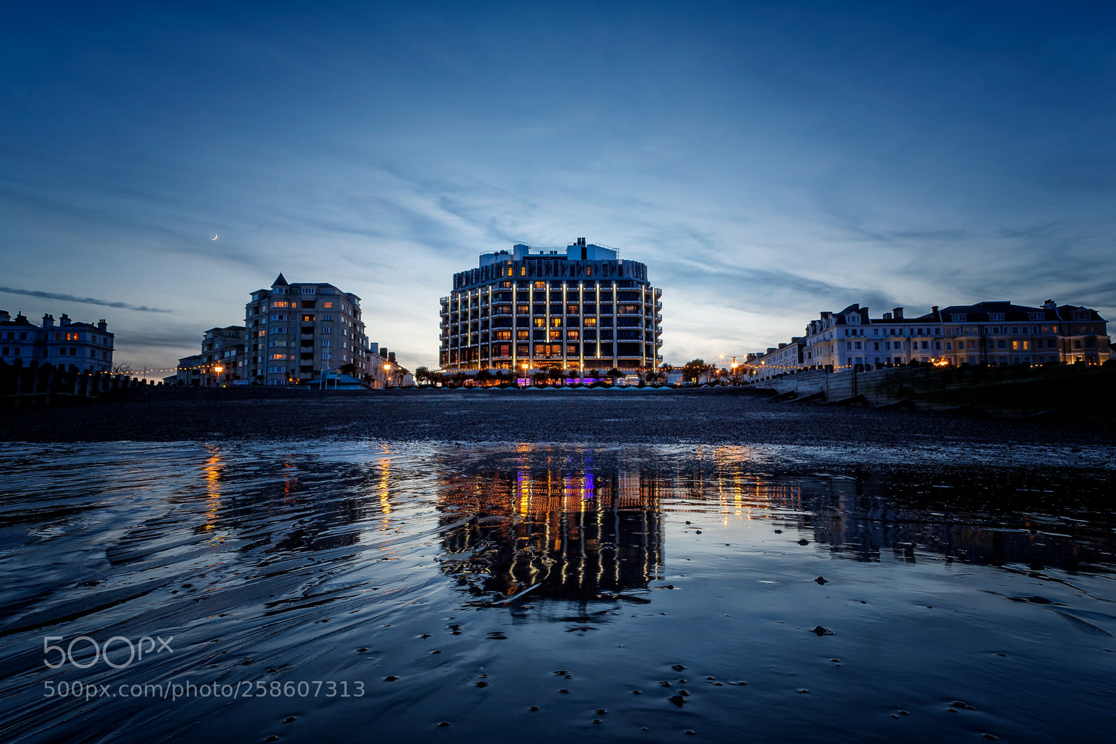Canon EOS 6D sample photo. Eastbourne seafront photography