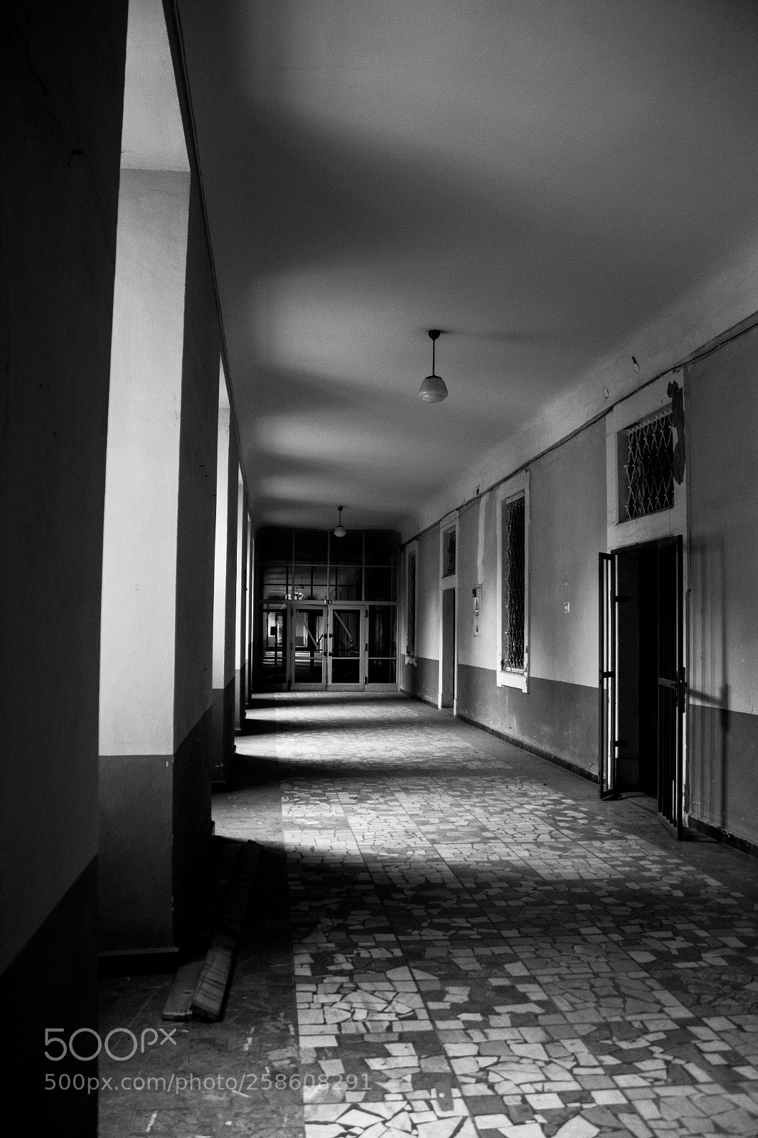 Canon EOS 1300D (EOS Rebel T6 / EOS Kiss X80) sample photo. Corridor photography