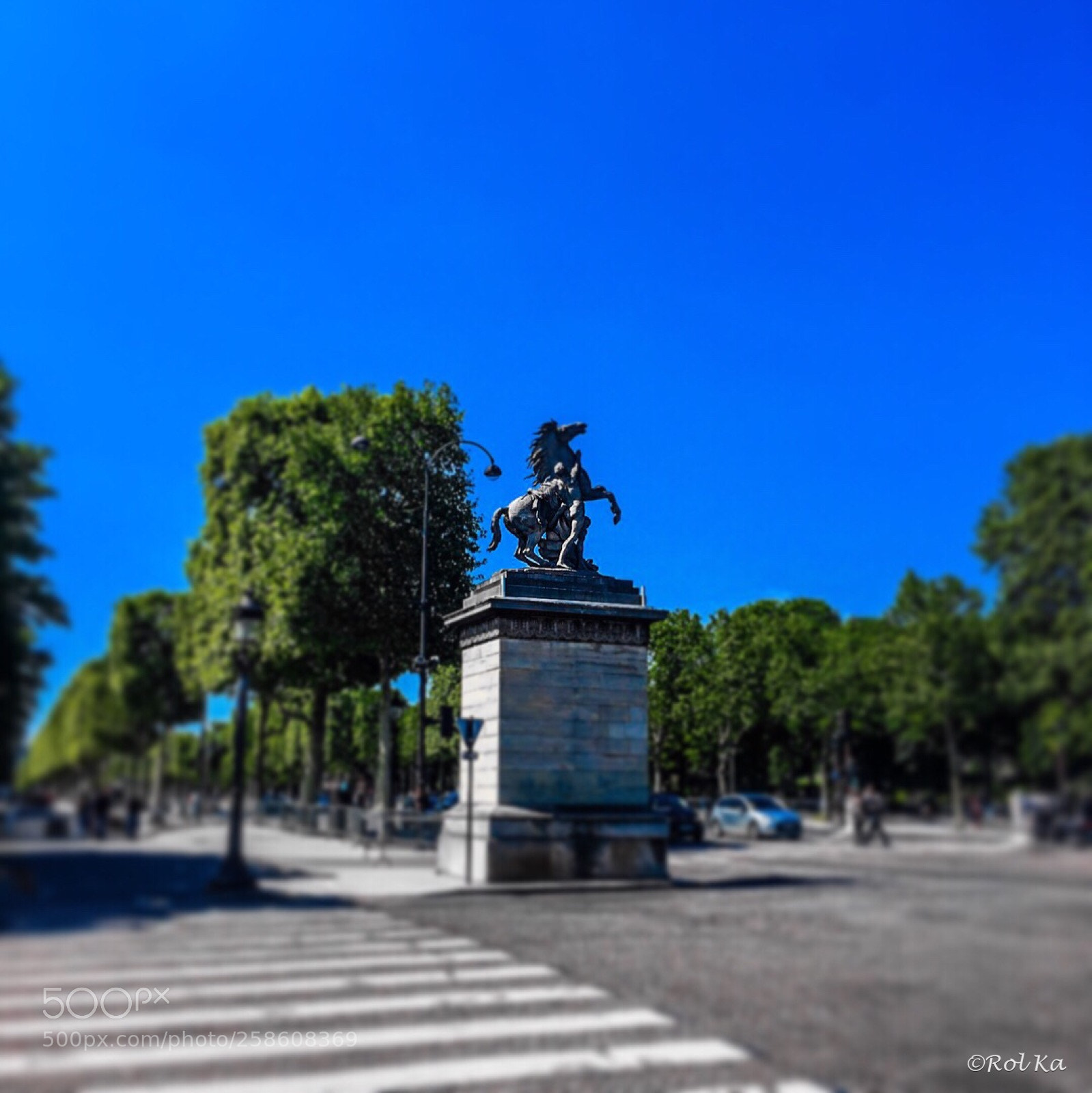 Apple iPhone SE sample photo. Statue  photography