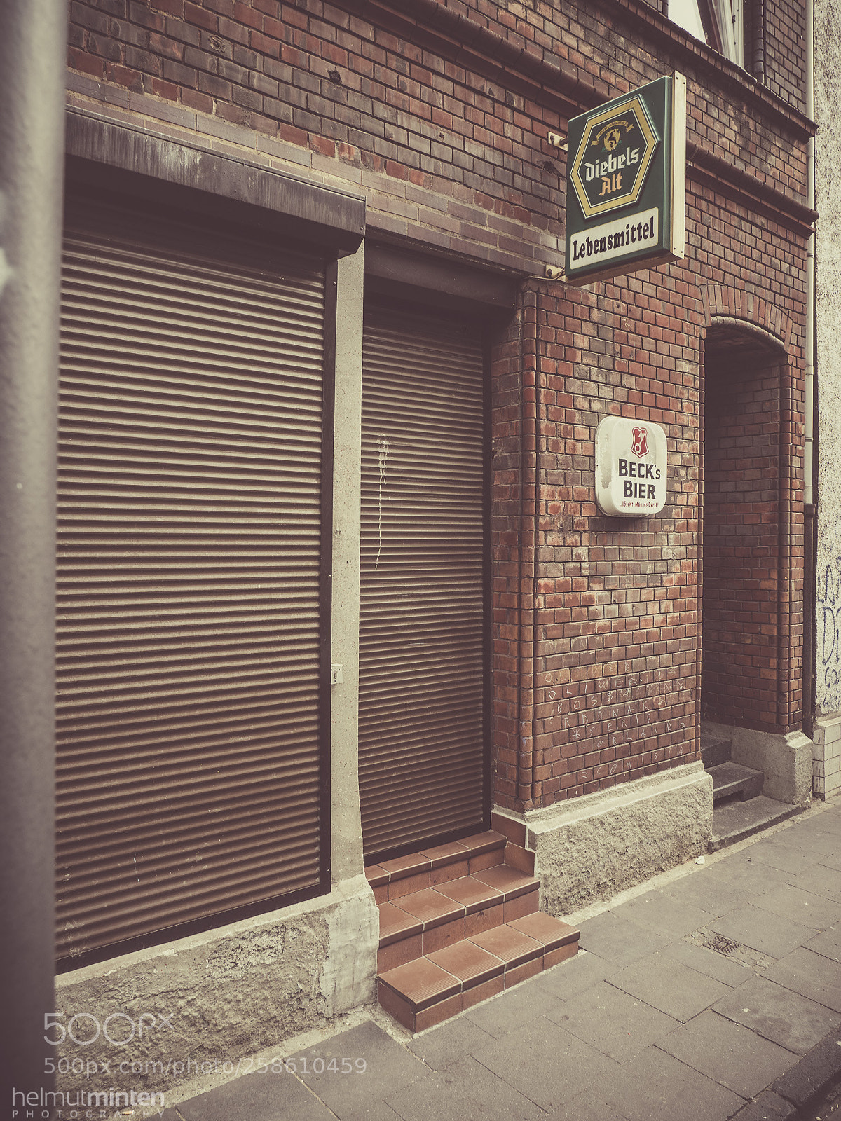 Olympus OM-D E-M1 Mark II sample photo. Closed shop photography