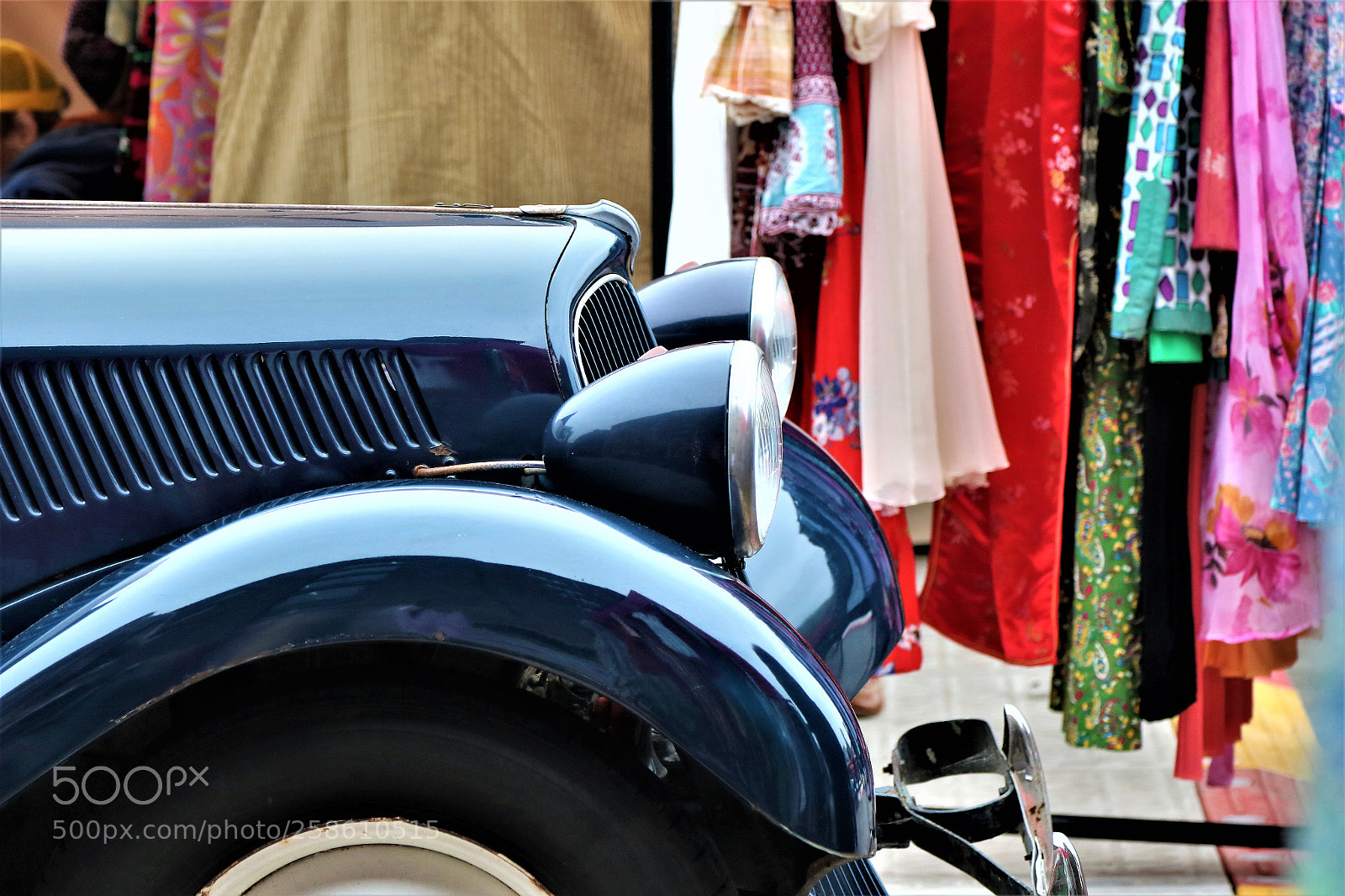 Canon EOS 7D Mark II sample photo. Light shopping photography