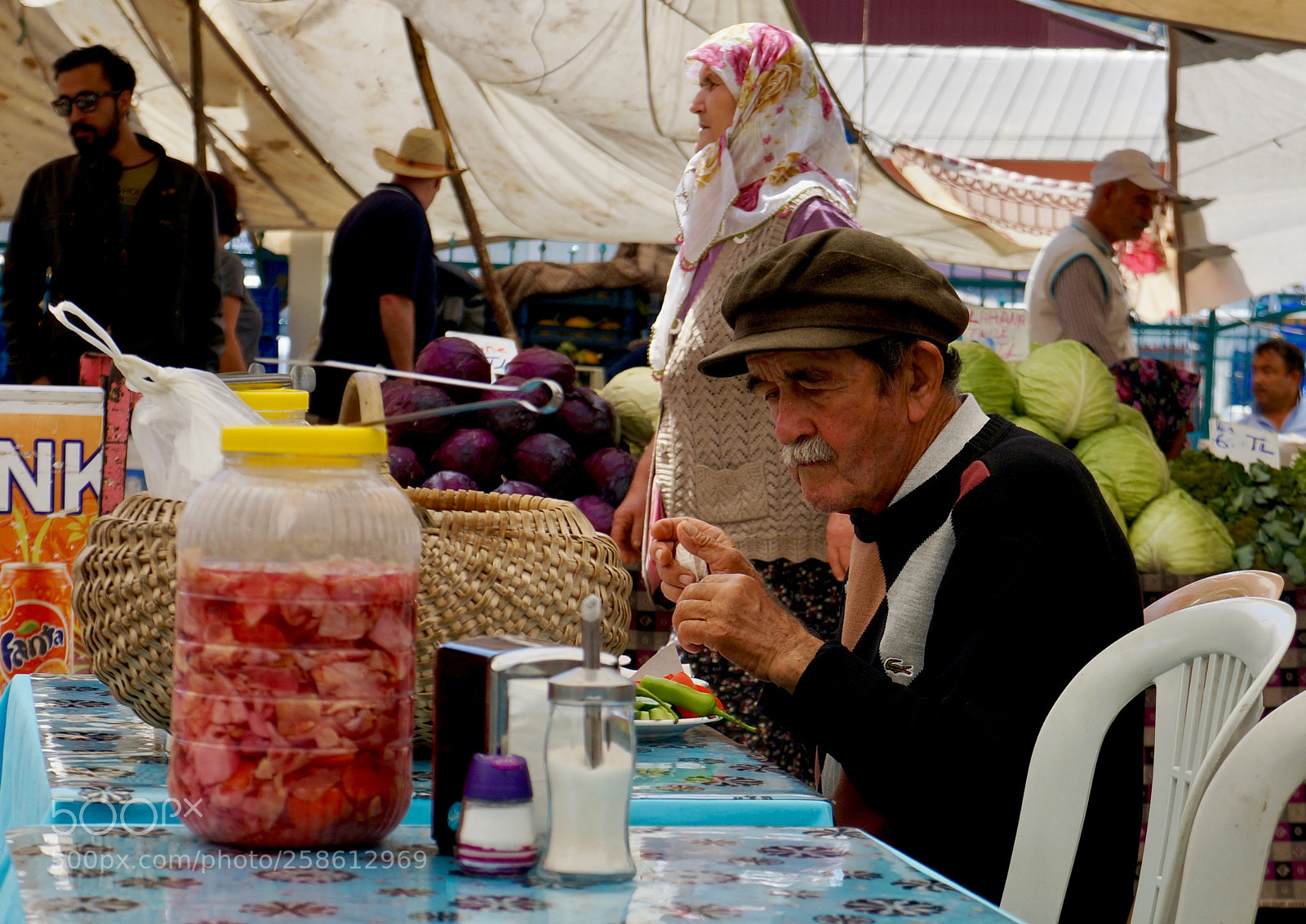 Sony Alpha NEX-6 sample photo. Snack time... photography