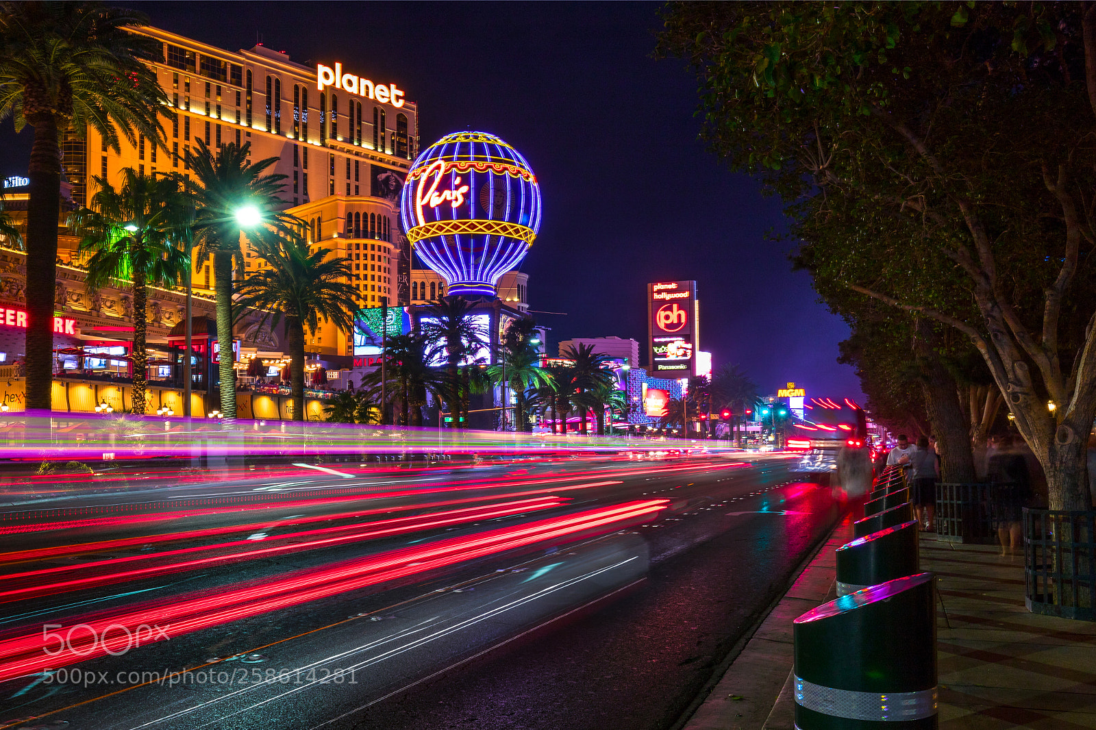 Canon EOS 6D Mark II sample photo. Lights of las vegas photography