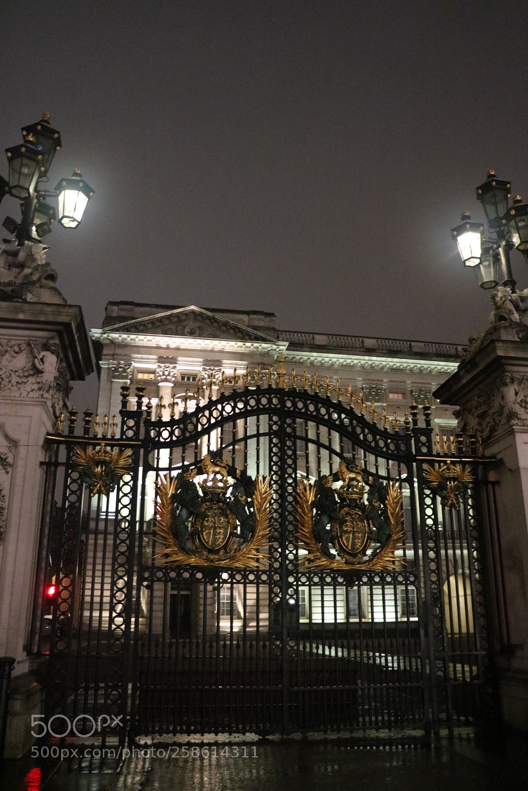 Canon EOS 750D (EOS Rebel T6i / EOS Kiss X8i) sample photo. Royal night photography