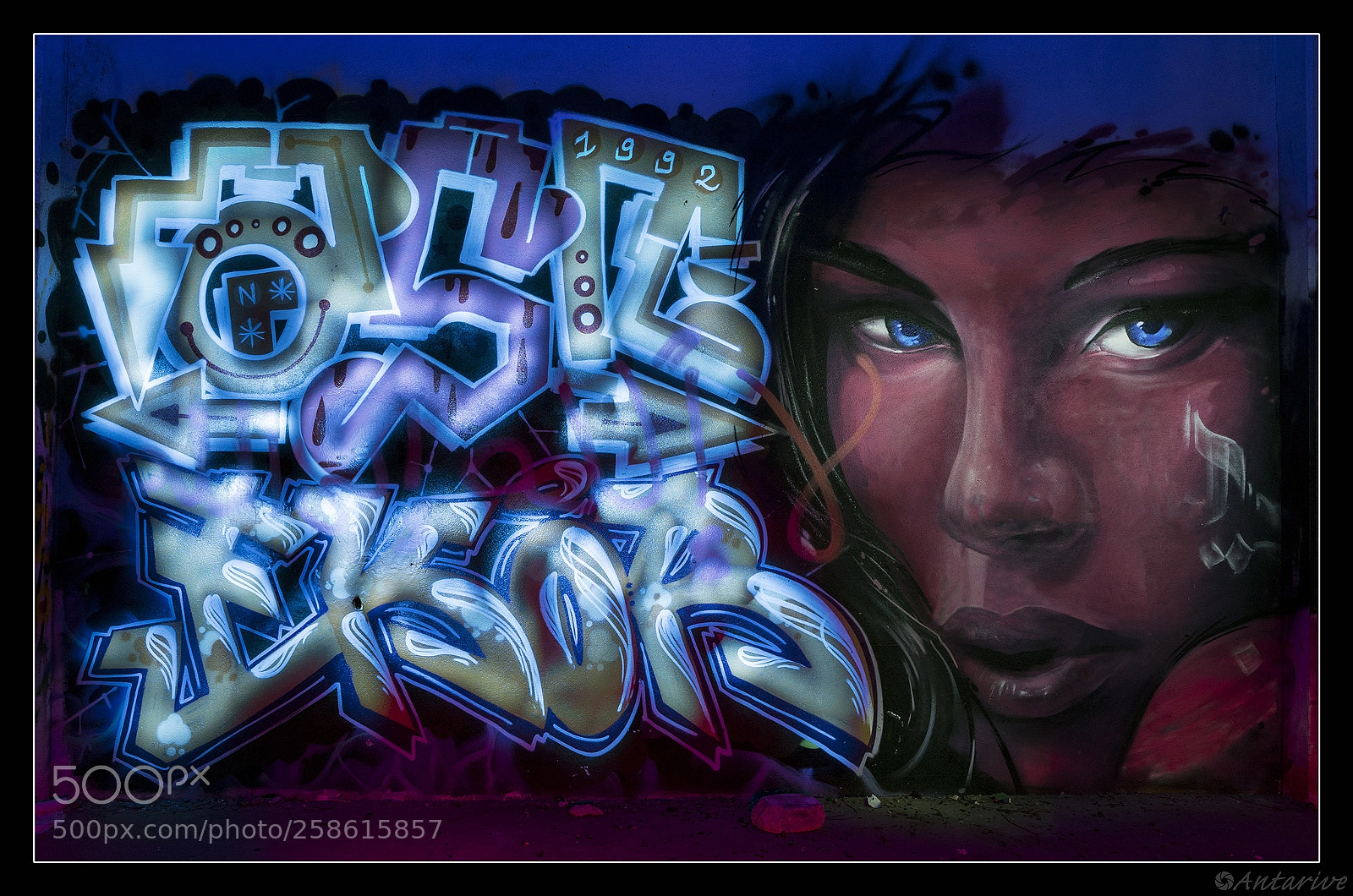 Olympus OM-D E-M5 II sample photo. Grafiti&girl photography