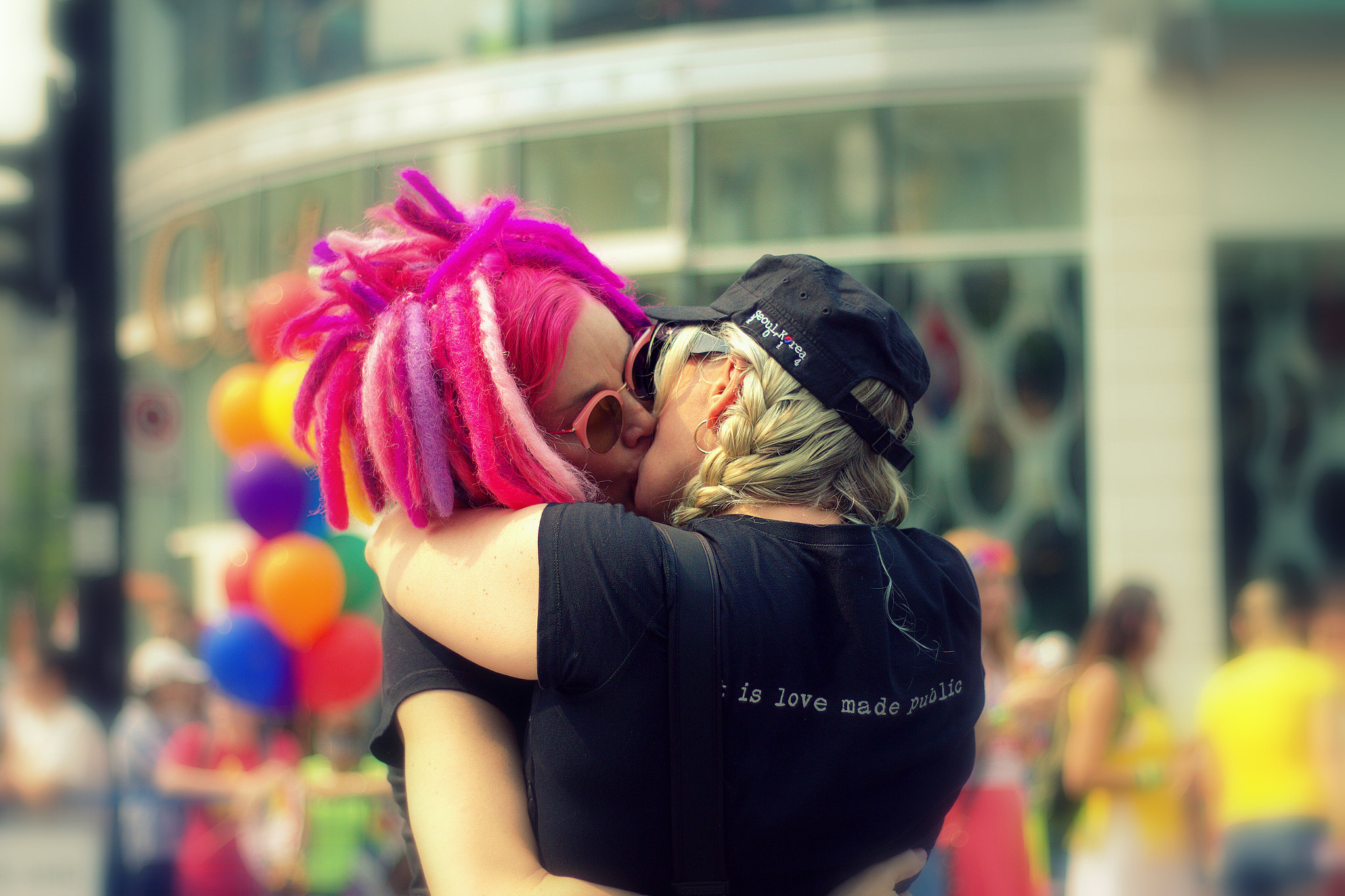 Canon EOS 7D + Canon EF 50mm F1.8 II sample photo. Art is love make public photography