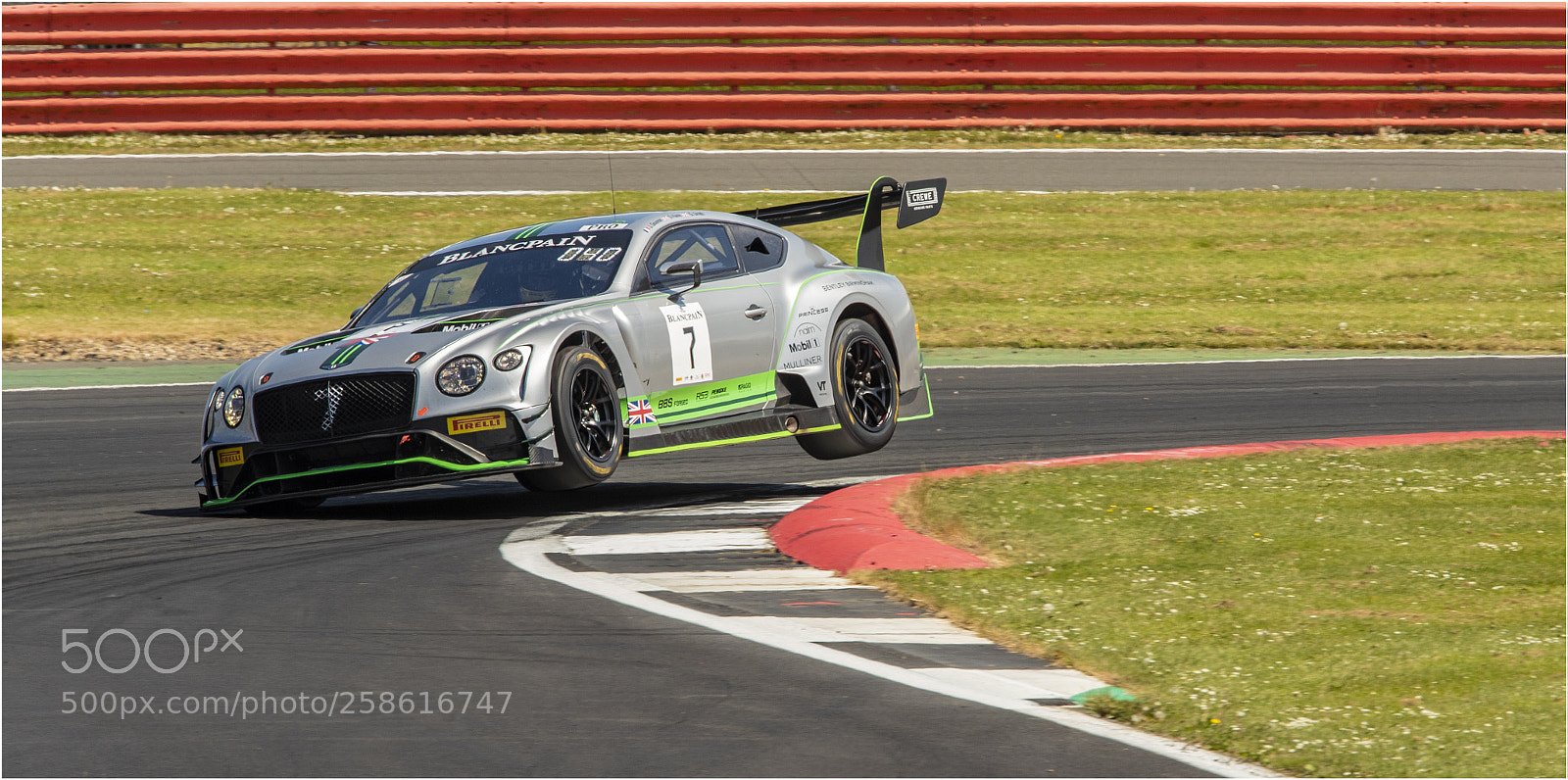 Canon EOS-1D X Mark II sample photo. Airborne blancpain bentley photography
