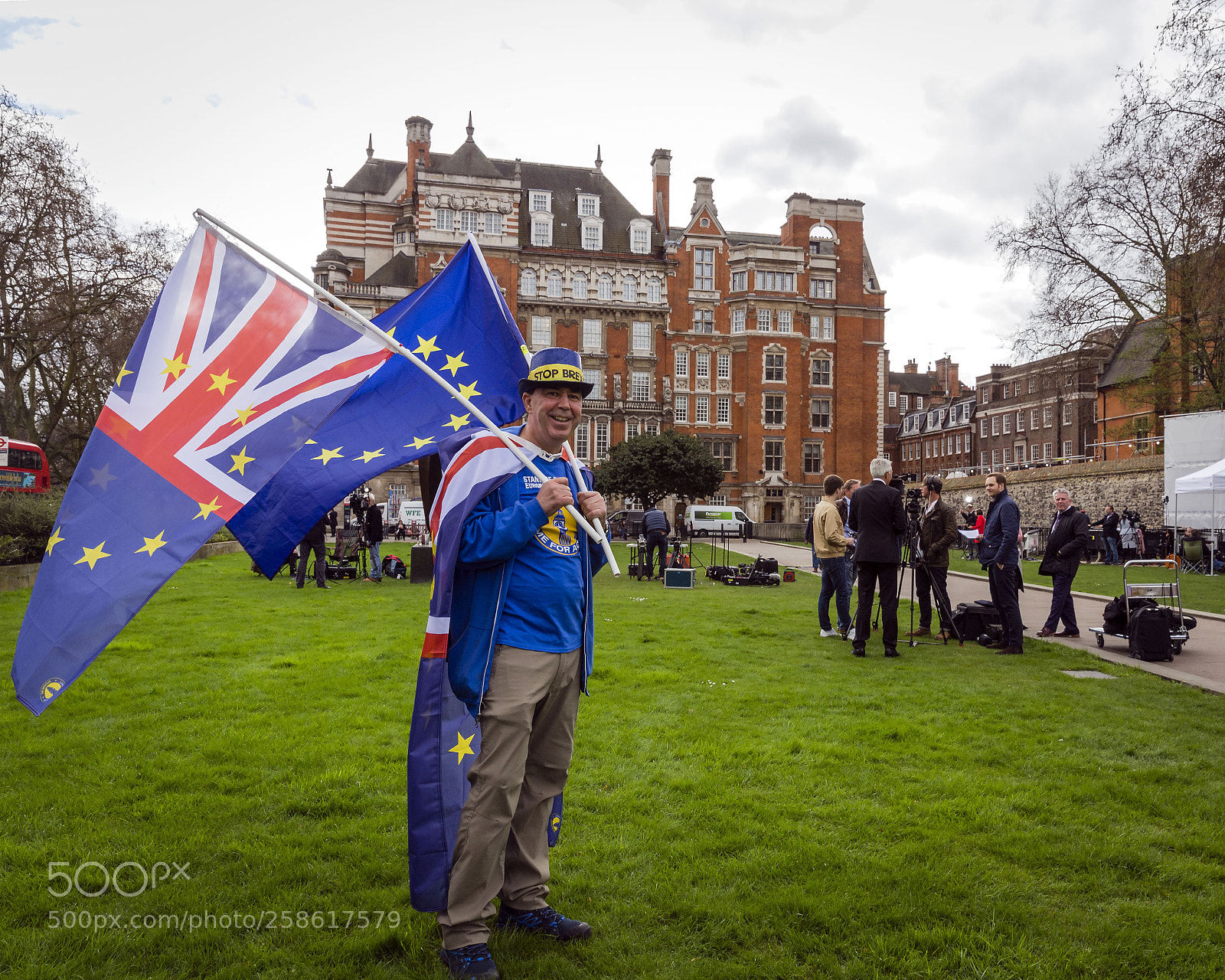 Canon EOS 6D sample photo. Supersodem college green flagbombing photography