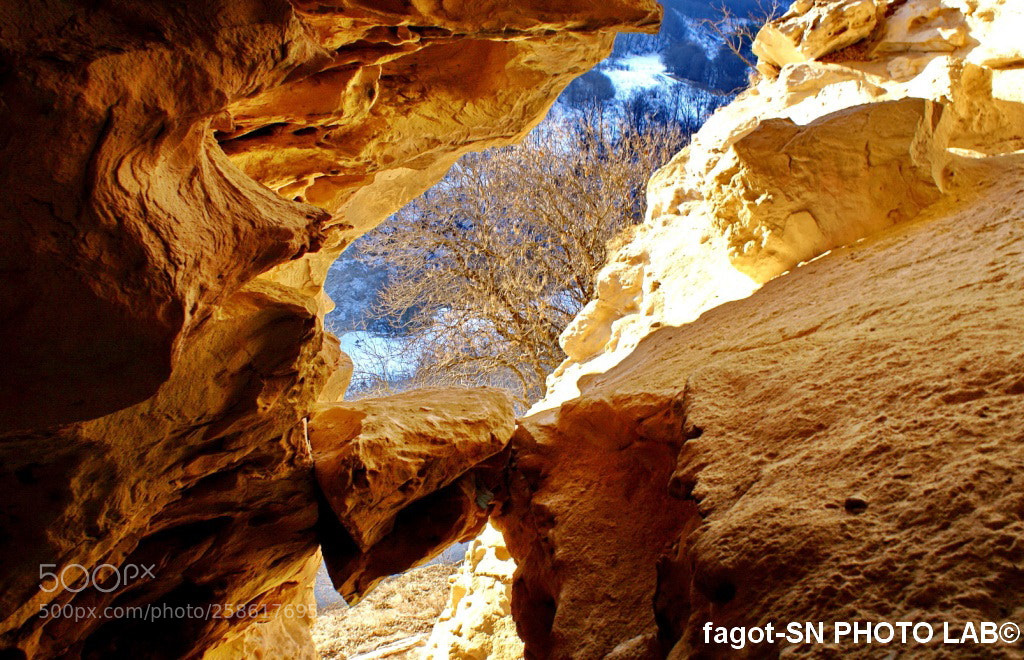 Sony Alpha DSLR-A100 sample photo. Upper cave photography