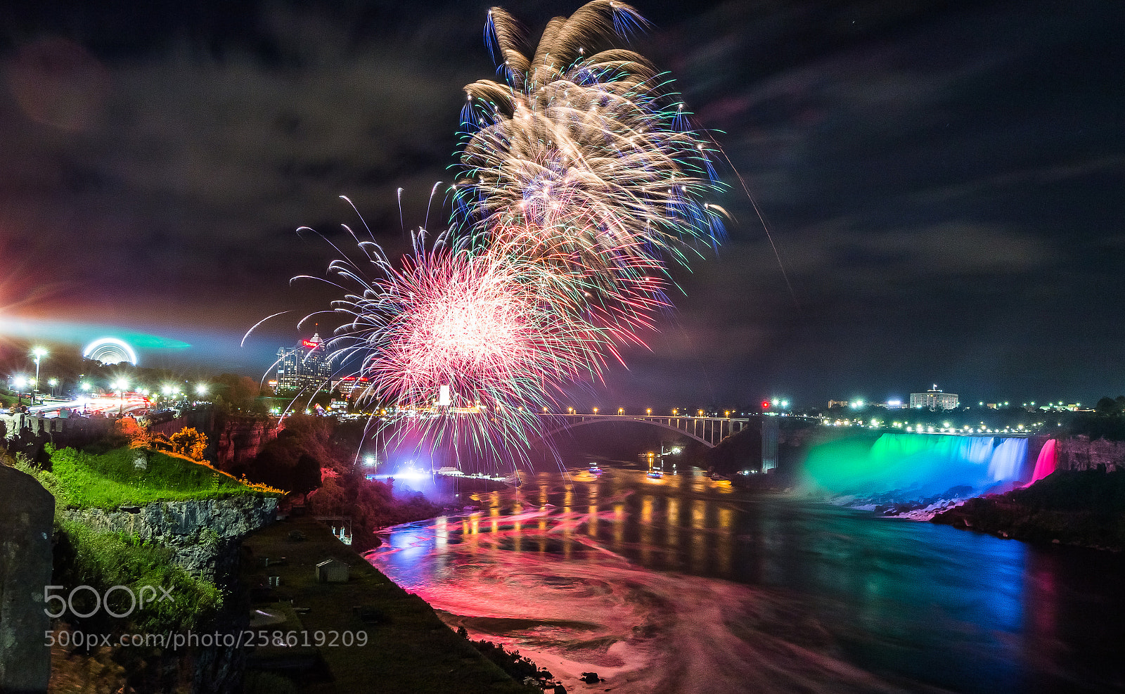 Canon EOS 70D sample photo. Fireworks over niagara falls photography