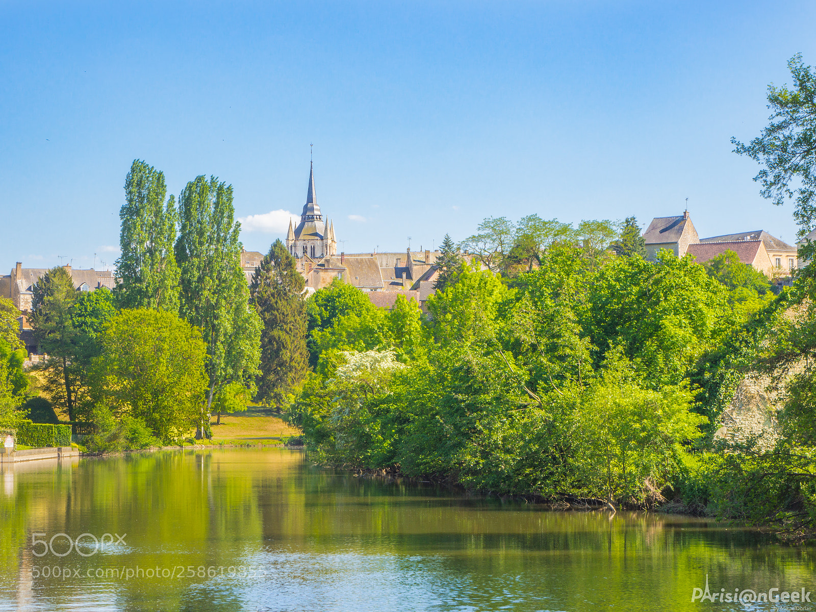 Olympus OM-D E-M10 II sample photo. Fresnay-sur-sarthe photography