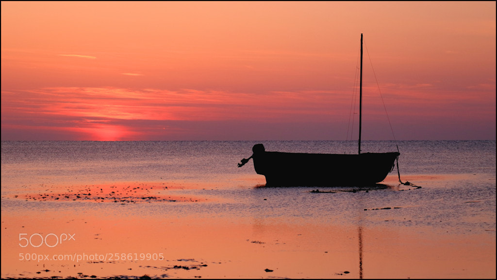 Canon EOS 750D (EOS Rebel T6i / EOS Kiss X8i) sample photo. Dinghy, herne bay photography