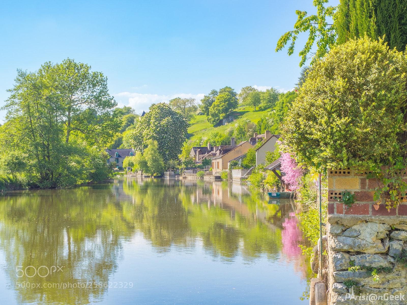 Olympus OM-D E-M10 II sample photo. Fresnay-sur-sarthe photography