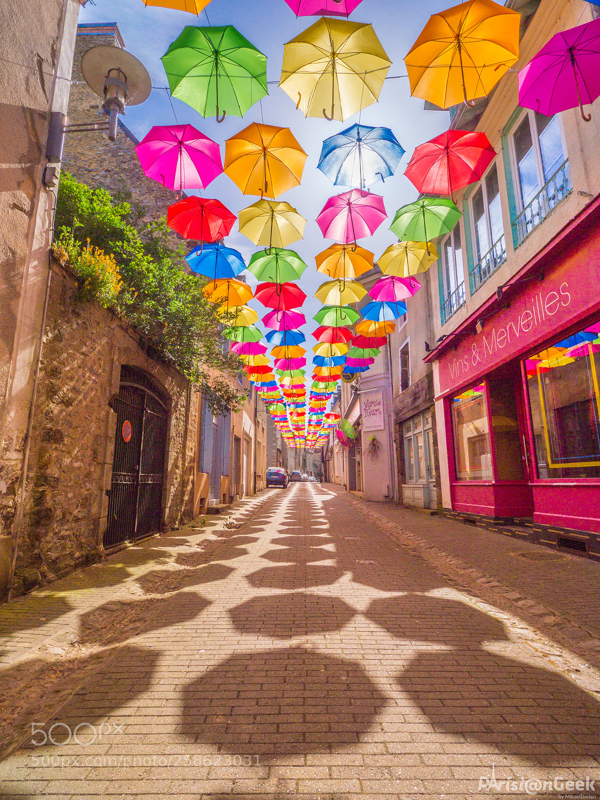 Olympus OM-D E-M10 II sample photo. Parapluies de fresnay-sur-sarthe photography