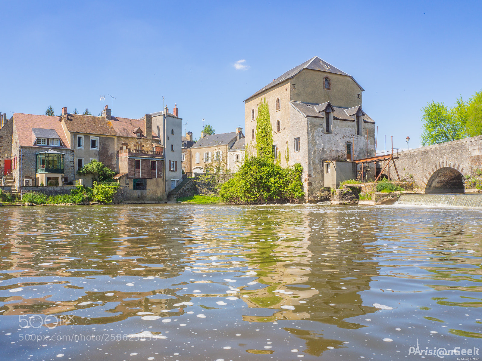 Olympus OM-D E-M10 II sample photo. Fresnay-sur-sarthe photography