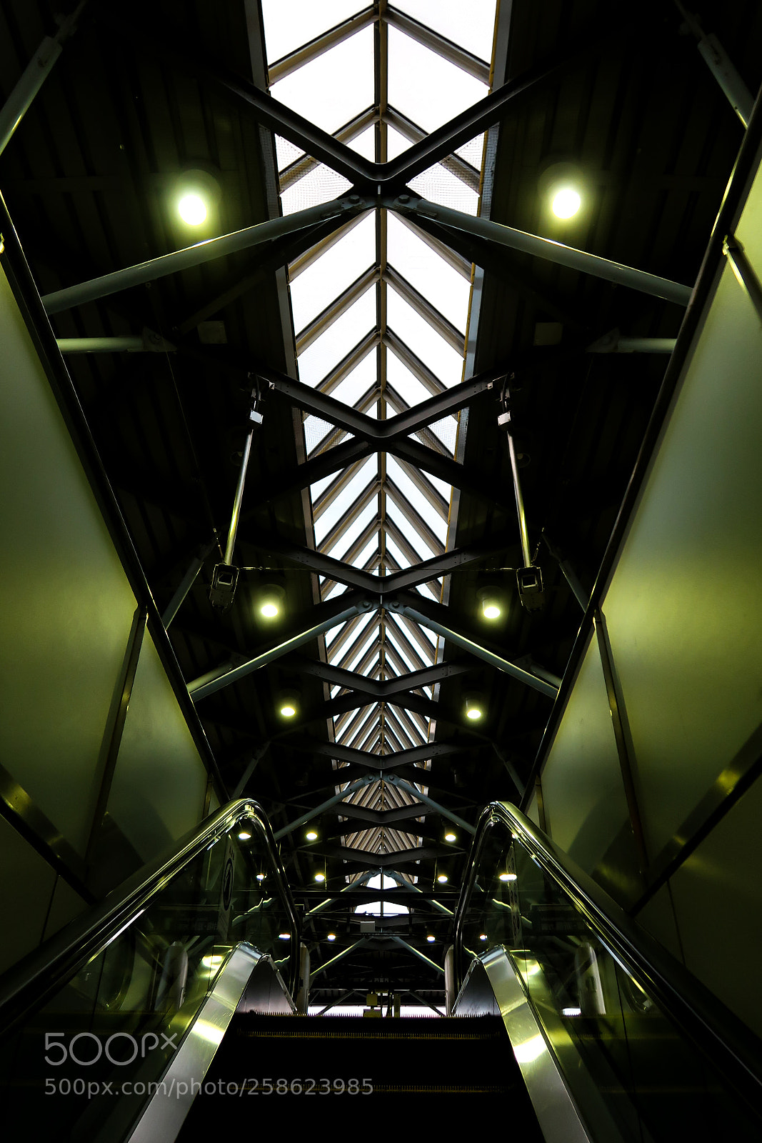 Canon PowerShot G7 X Mark II sample photo. Symmetry photography