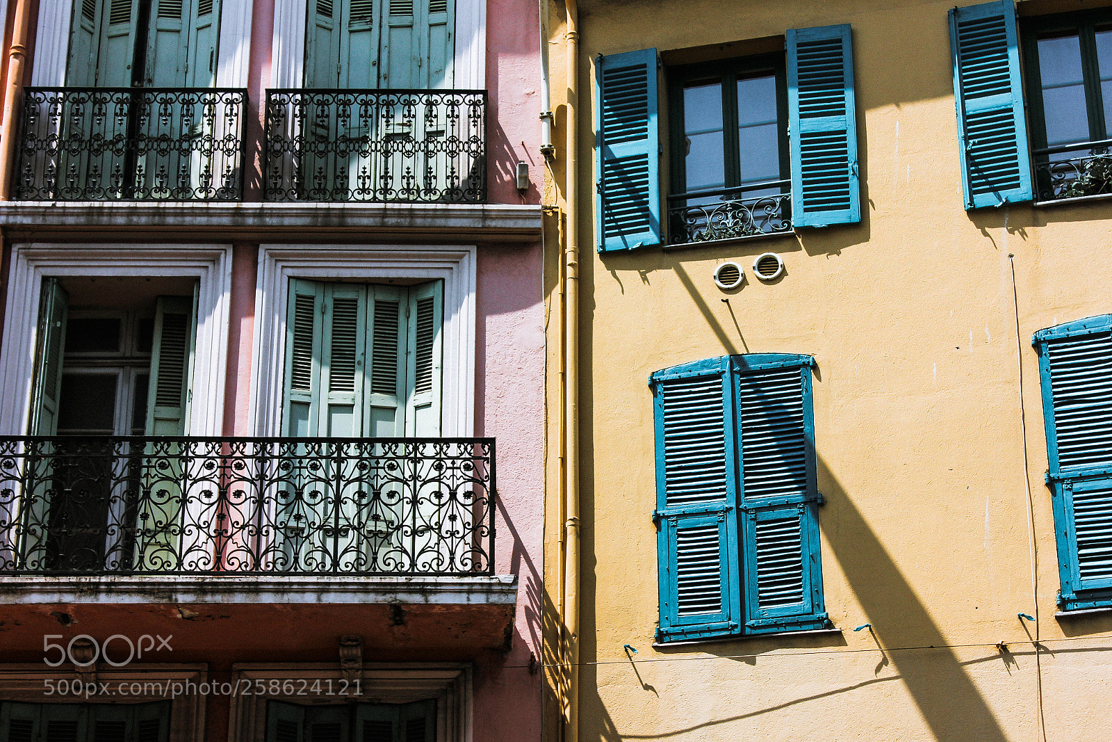 Canon EOS 600D (Rebel EOS T3i / EOS Kiss X5) sample photo. Facades photography
