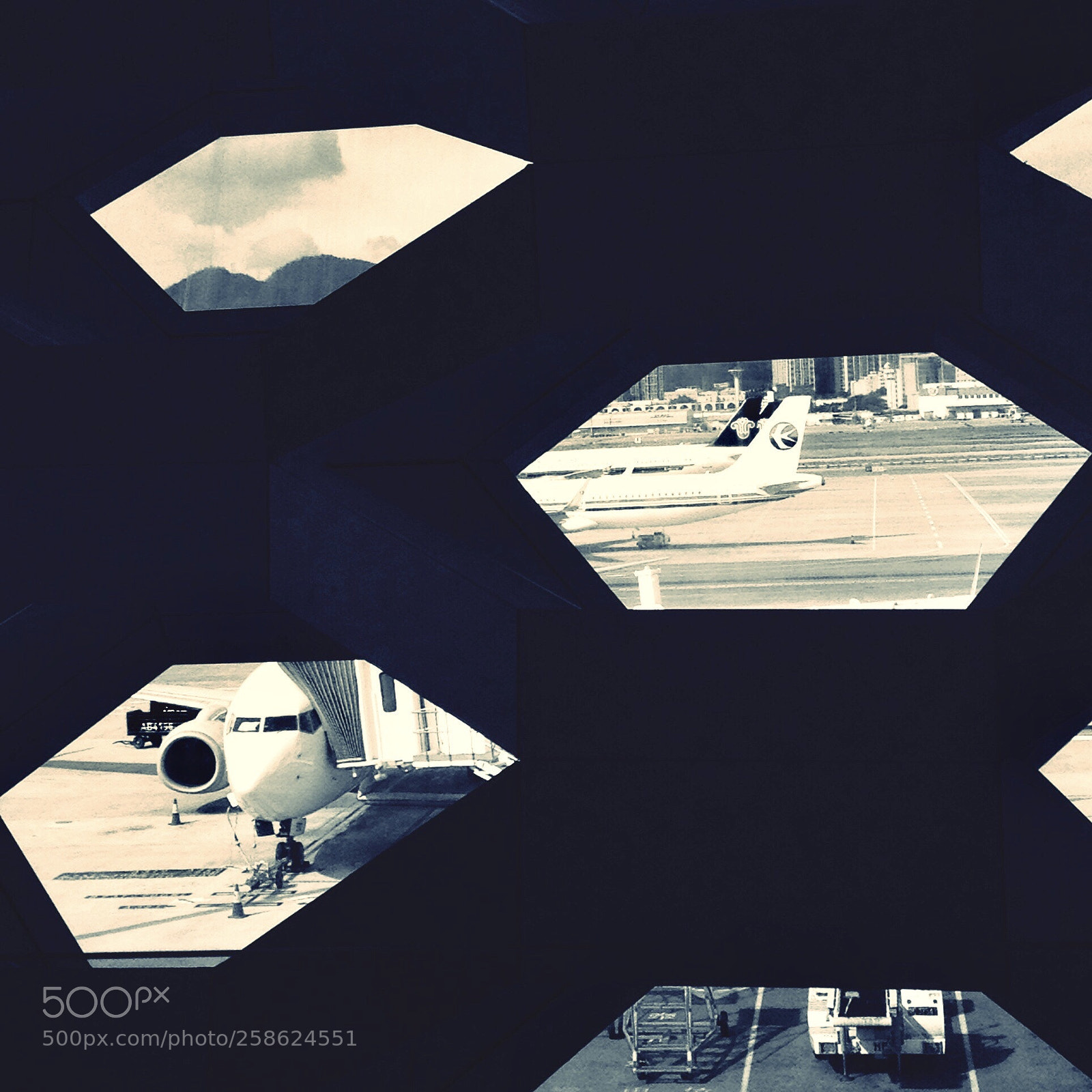 Apple iPhone 4S sample photo. Shenzhen airport photography