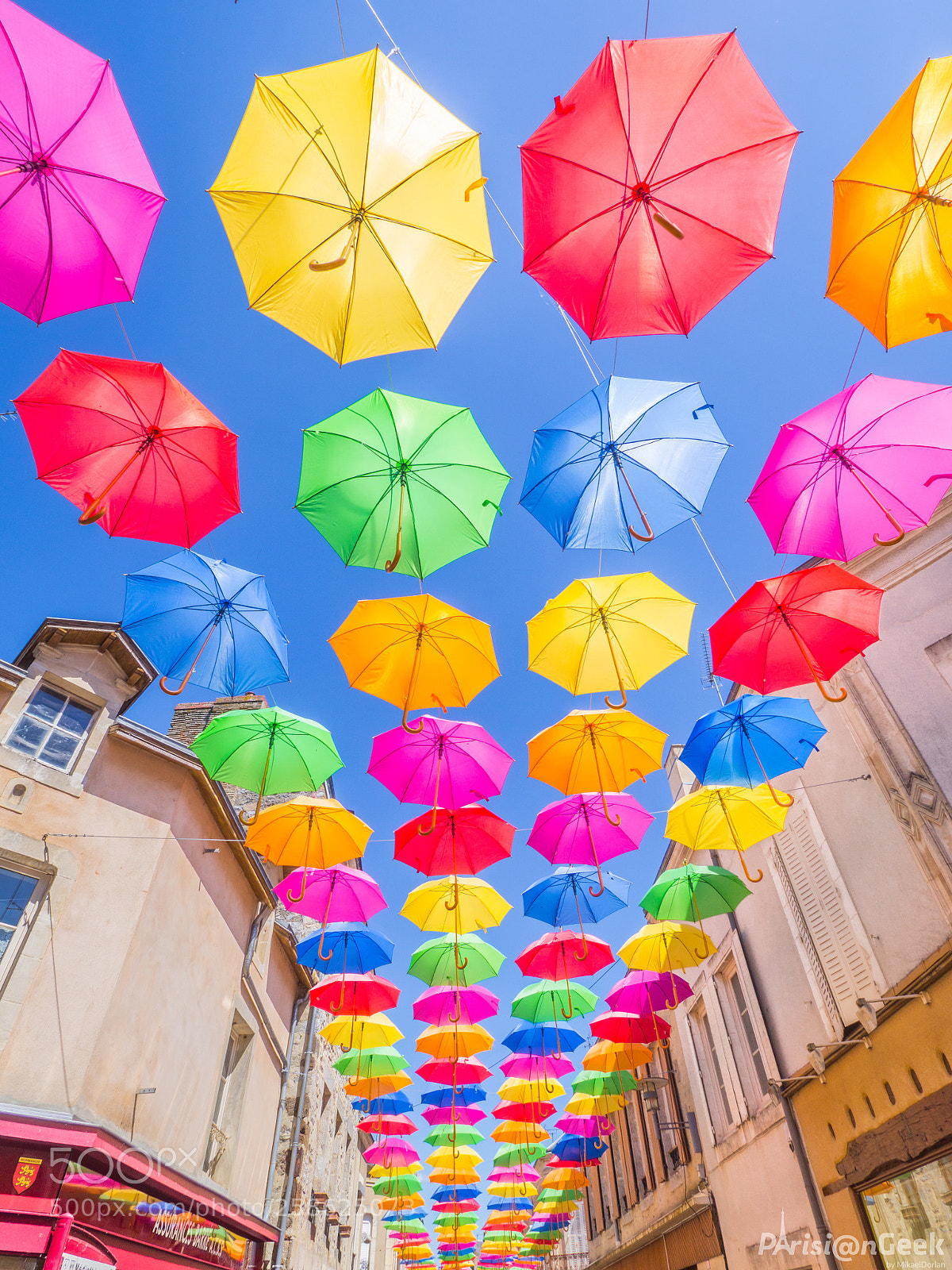Olympus OM-D E-M10 II sample photo. Parapluies de fresnay-sur-sarthe photography