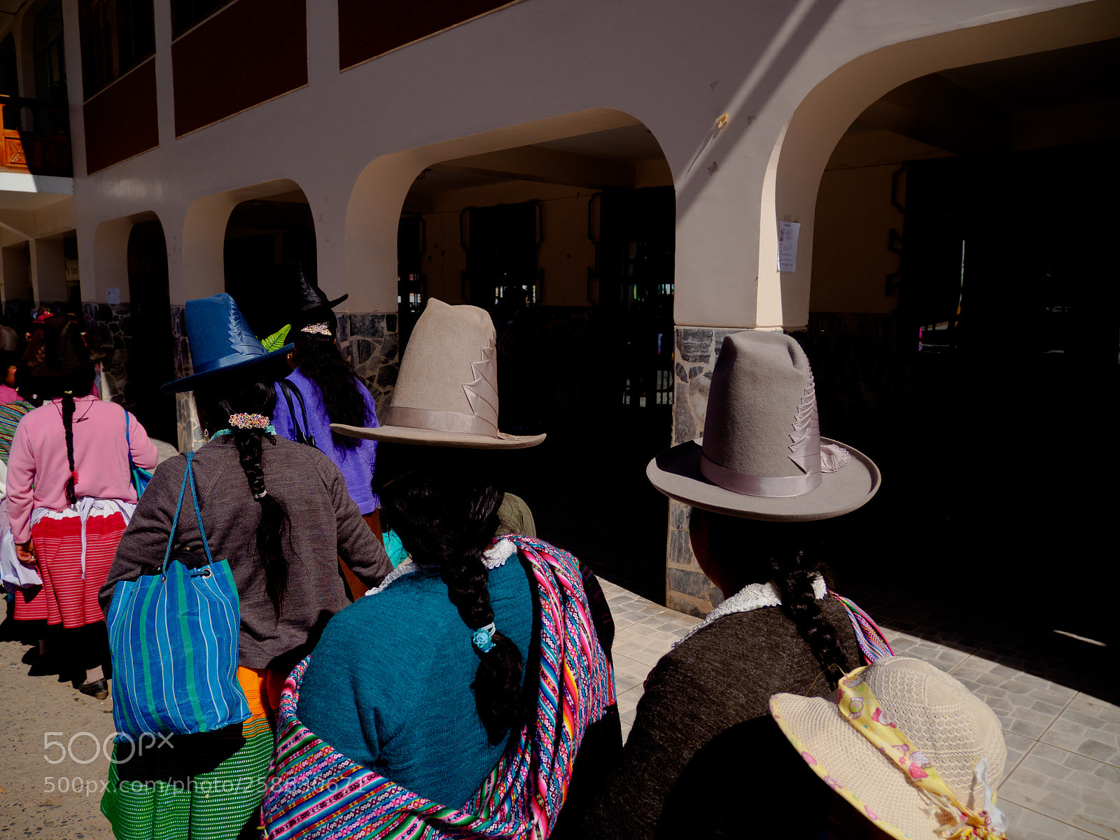 Olympus OM-D E-M5 II sample photo. Carhuaz, women. - peru photography